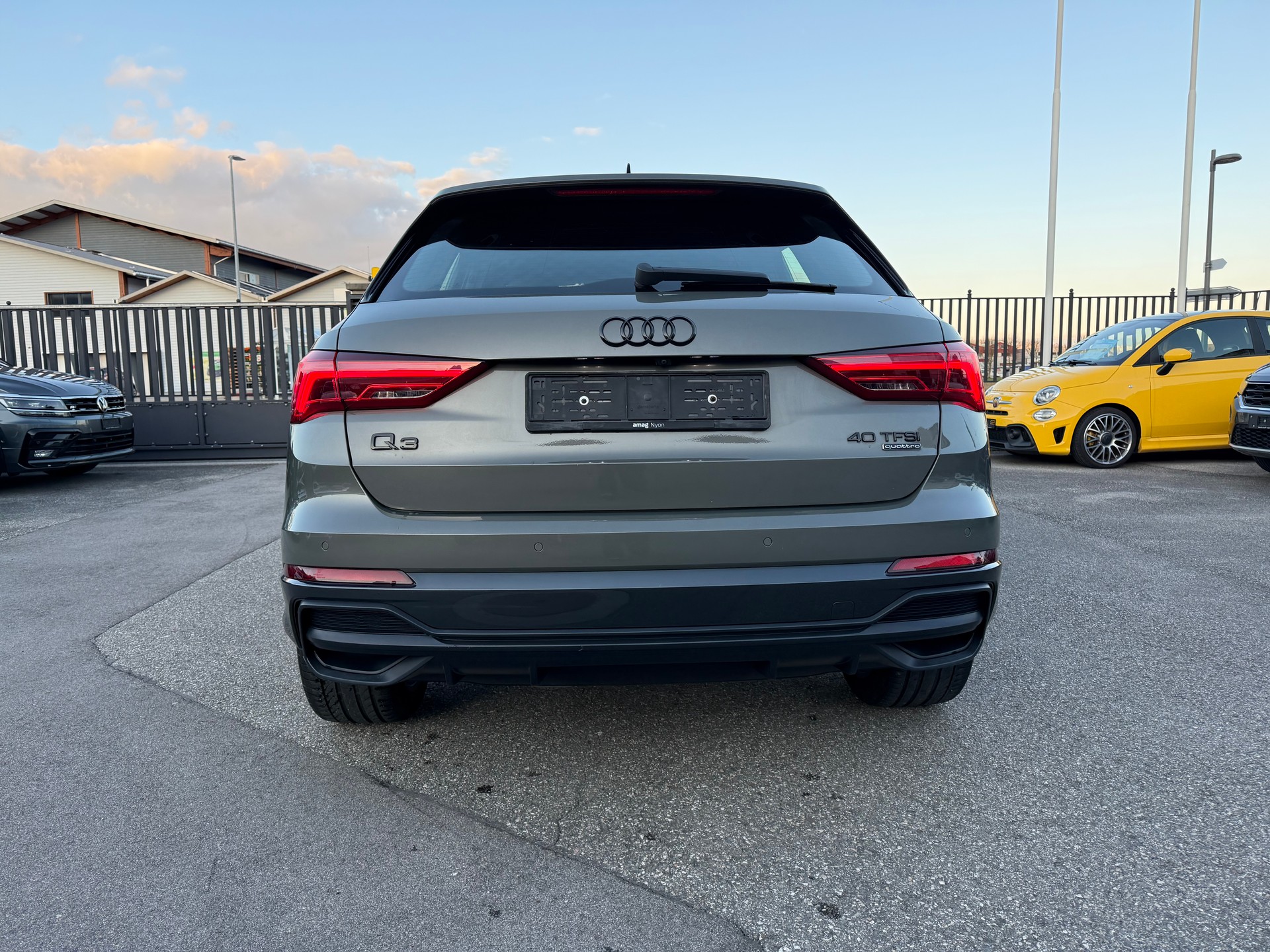 AUDI Q3 40 TFSI S line quattro S-tronic-image-2