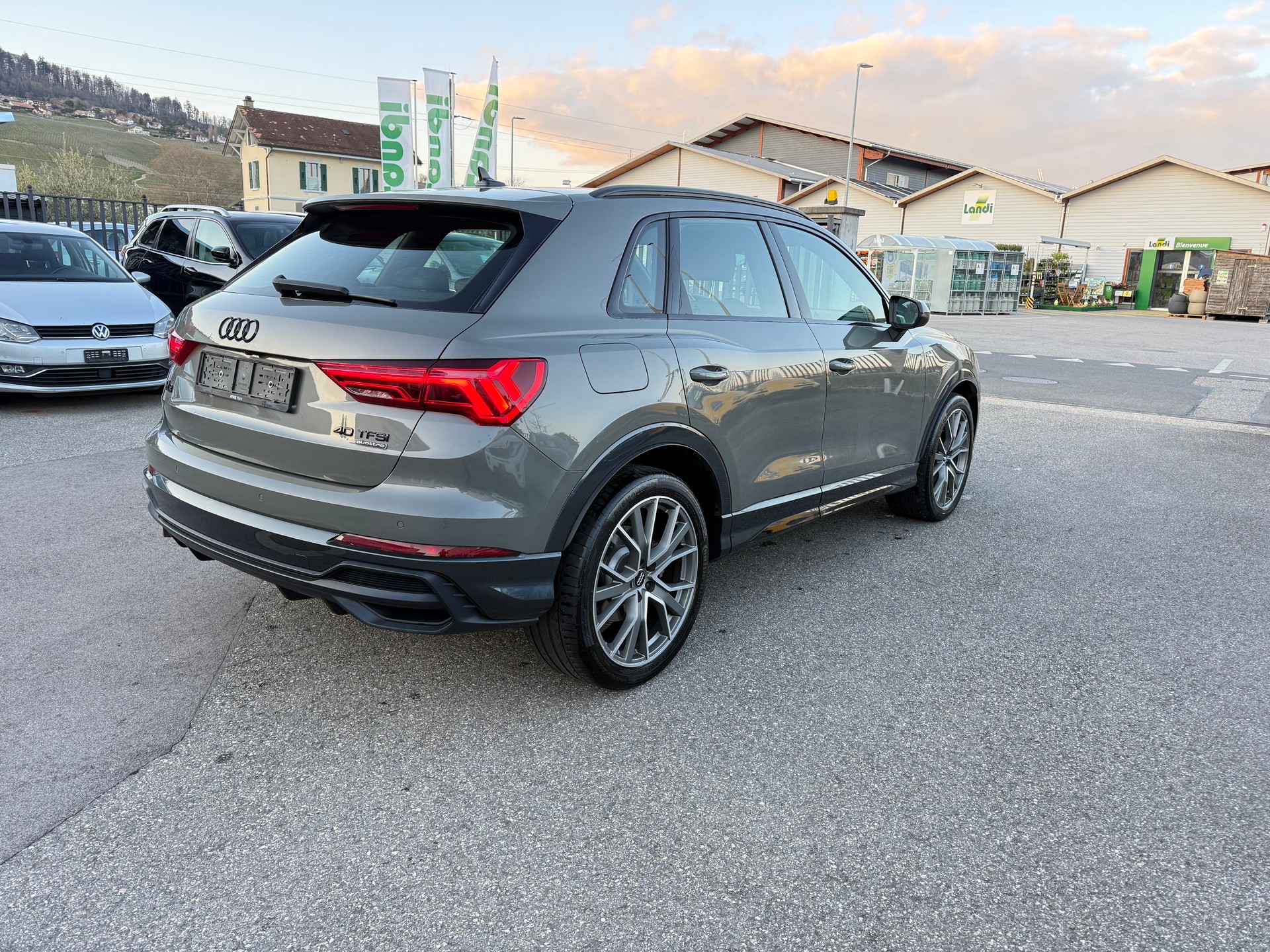 AUDI Q3 40 TFSI S line quattro S-tronic-image-5
