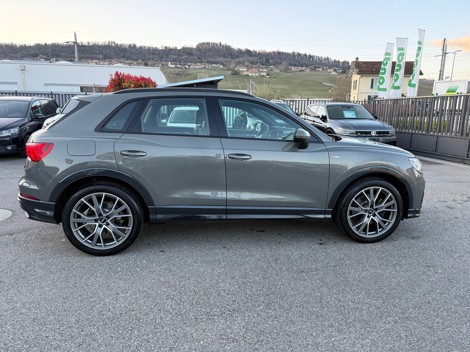 AUDI Q3 40 TFSI S line quattro S-tronic-image-6