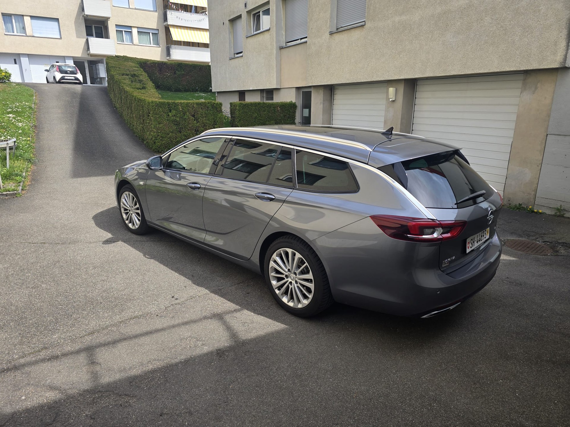 OPEL Insignia 2.0 BiDTI Sports Tourer Excellence 4WD A.-image-1