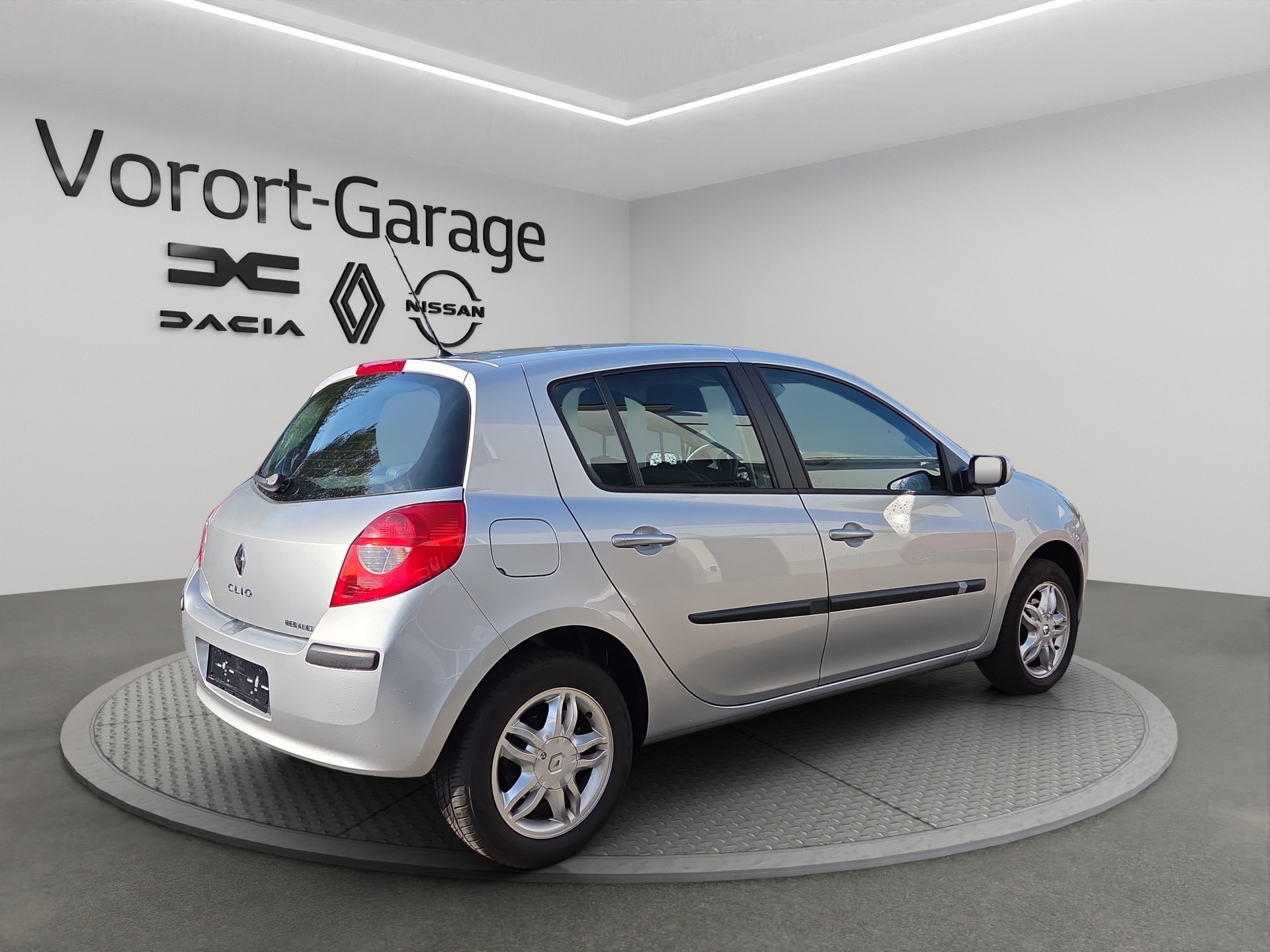 RENAULT Clio 1.6 16V Exception-image-4