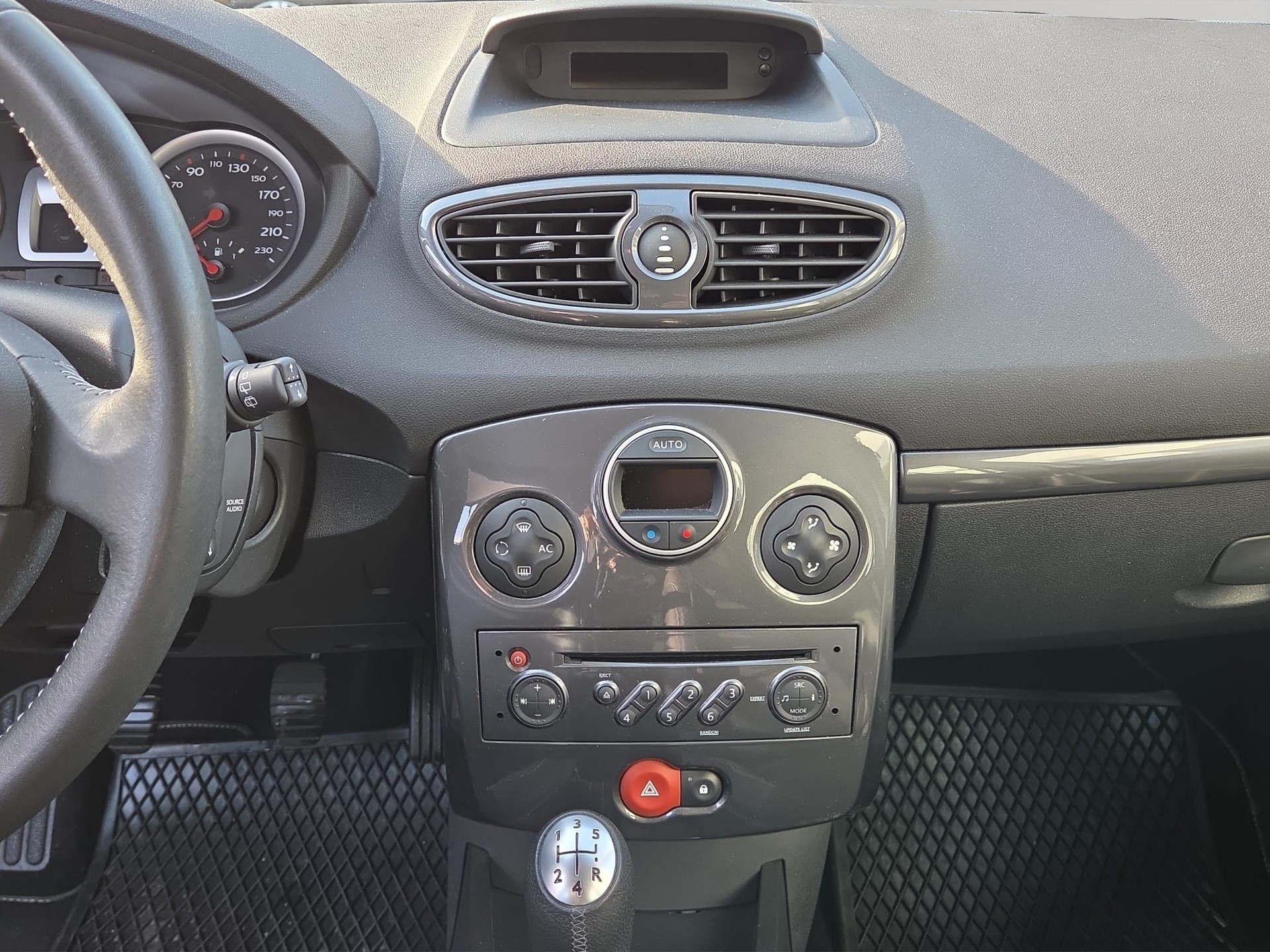 RENAULT Clio 1.6 16V Exception-image-11