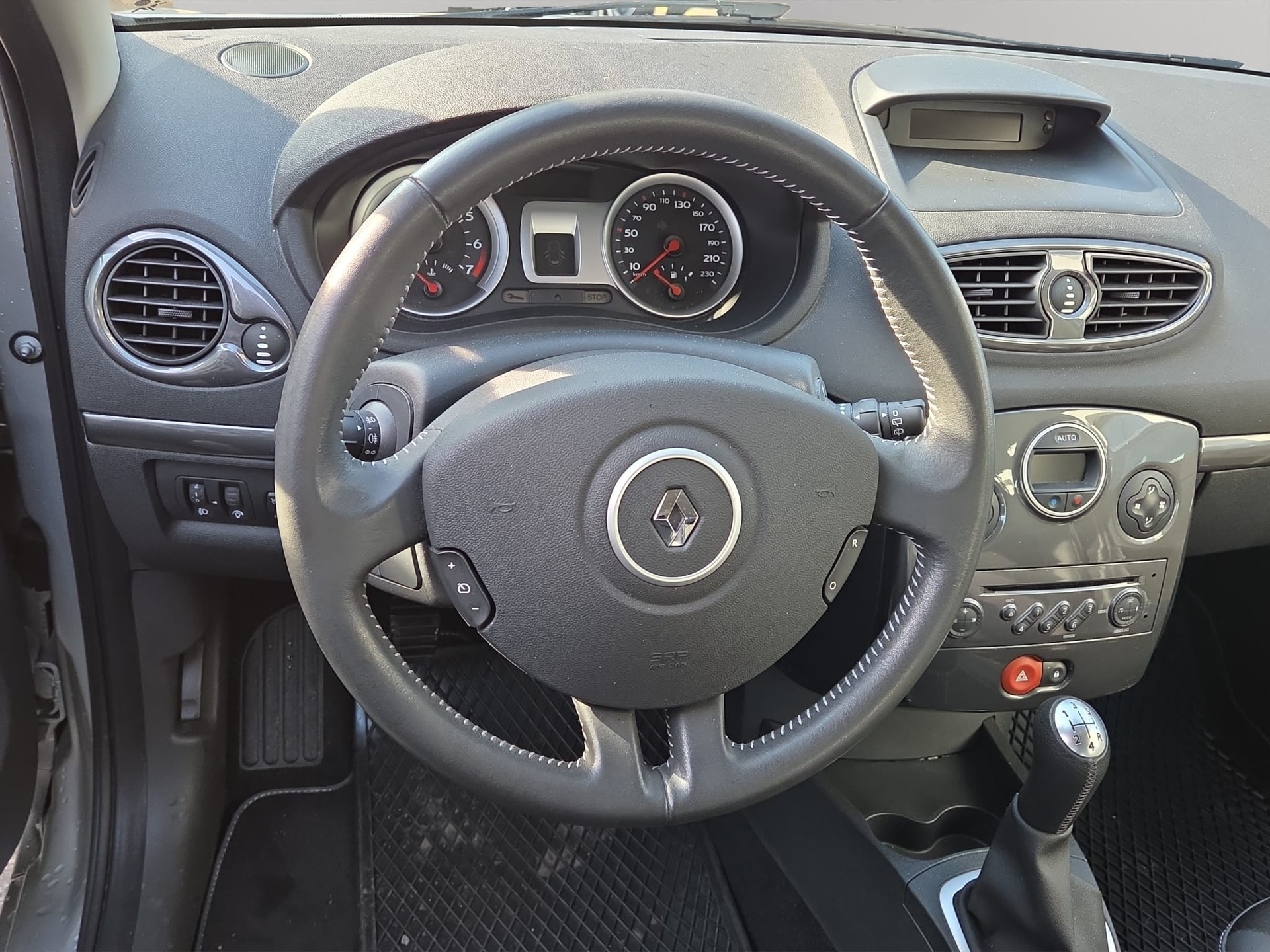 RENAULT Clio 1.6 16V Exception-image-9