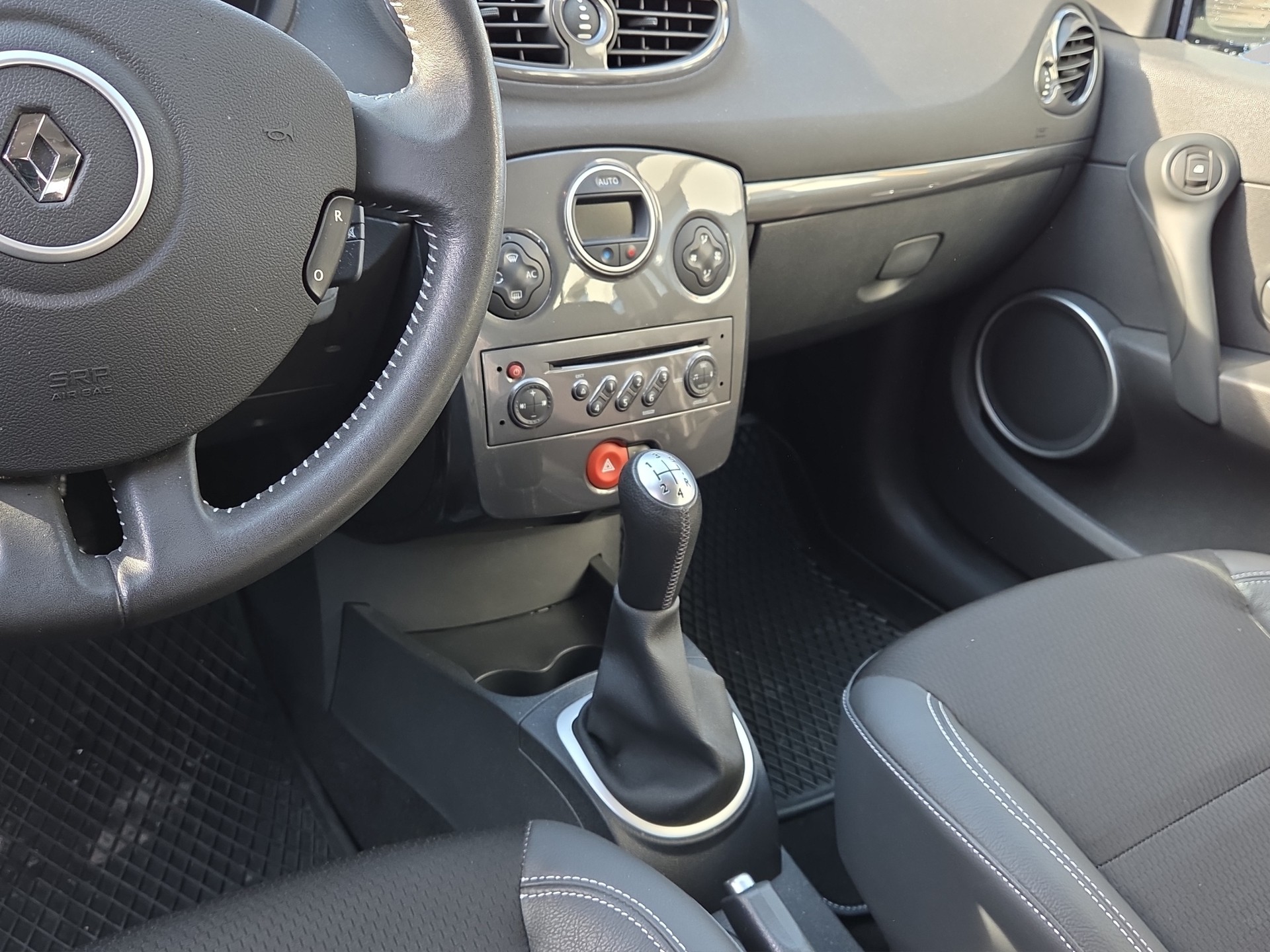 RENAULT Clio 1.6 16V Exception-image-12