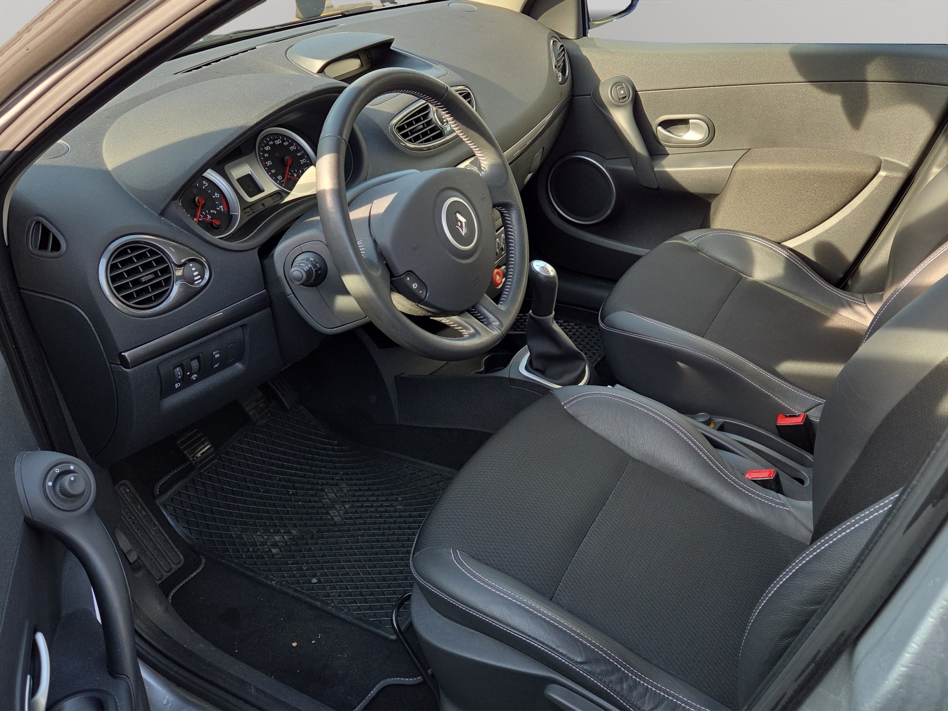RENAULT Clio 1.6 16V Exception-image-8