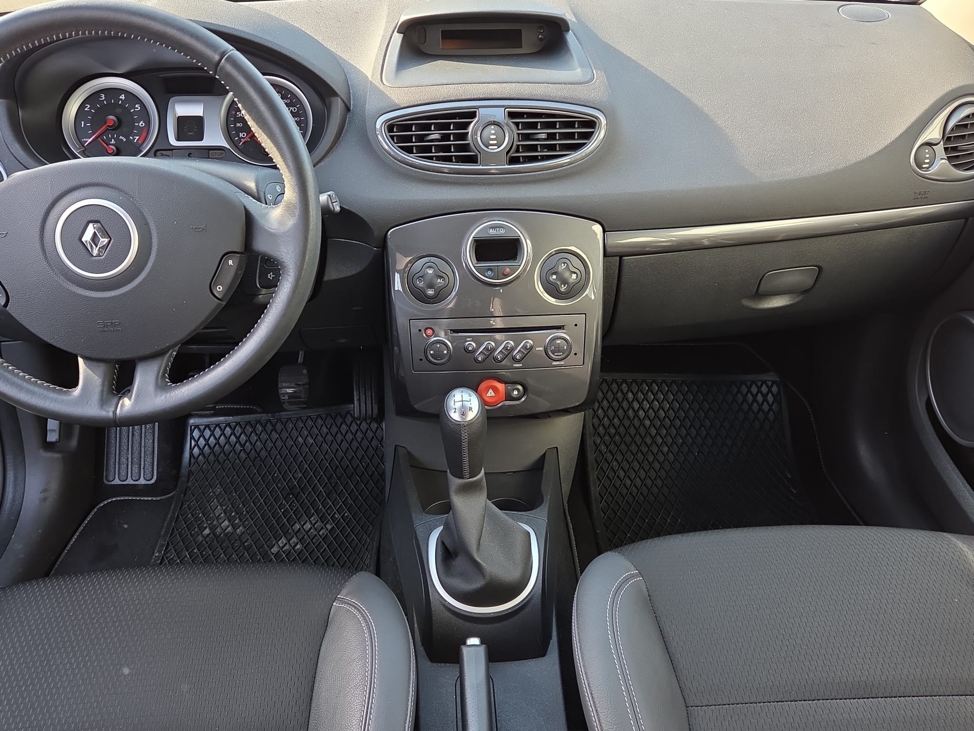 RENAULT Clio 1.6 16V Exception-image-10