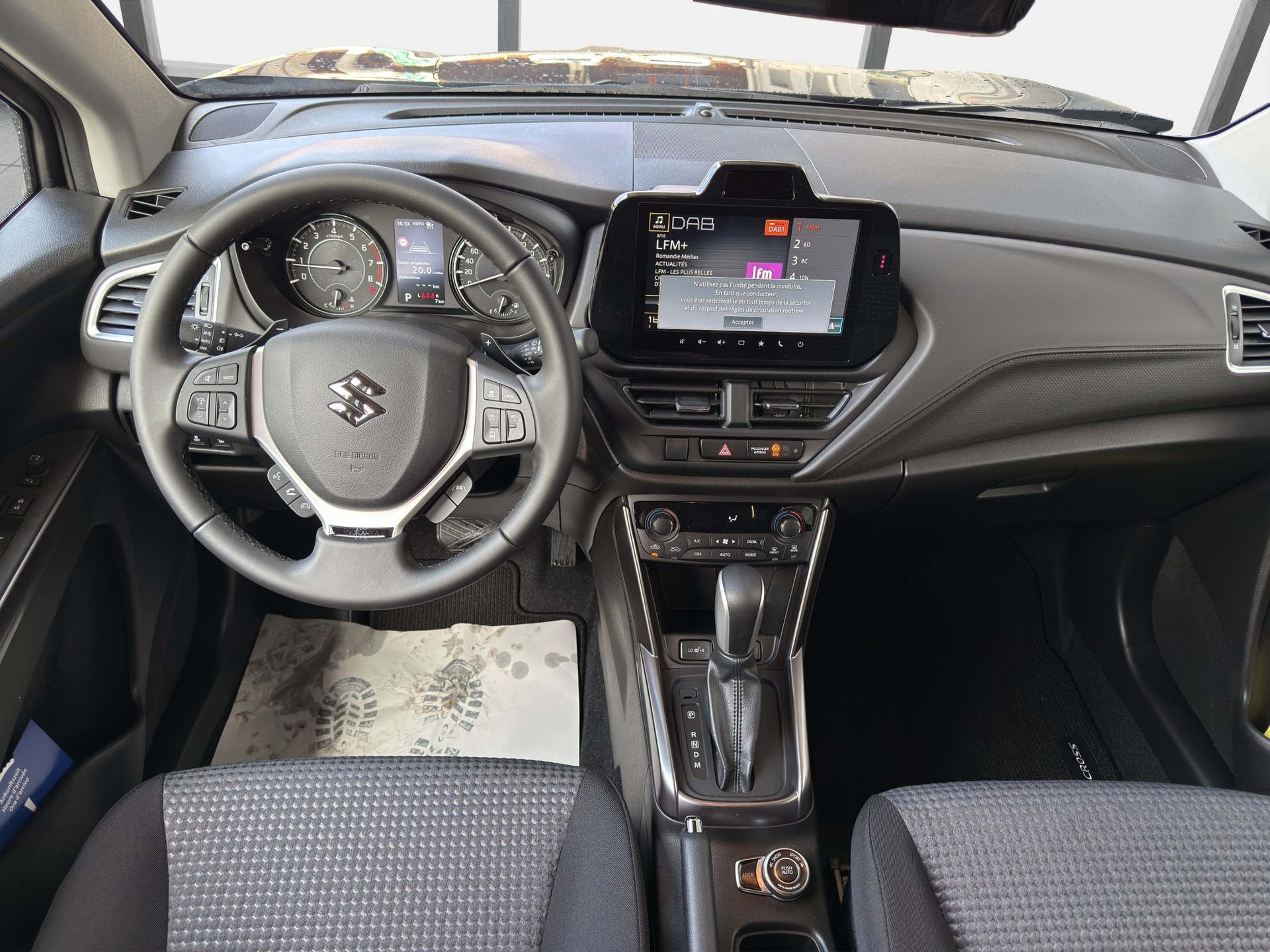 SUZUKI Vitara 1.4 Boosterjet Sakura 4x4 Hybrid Automatic-image-9