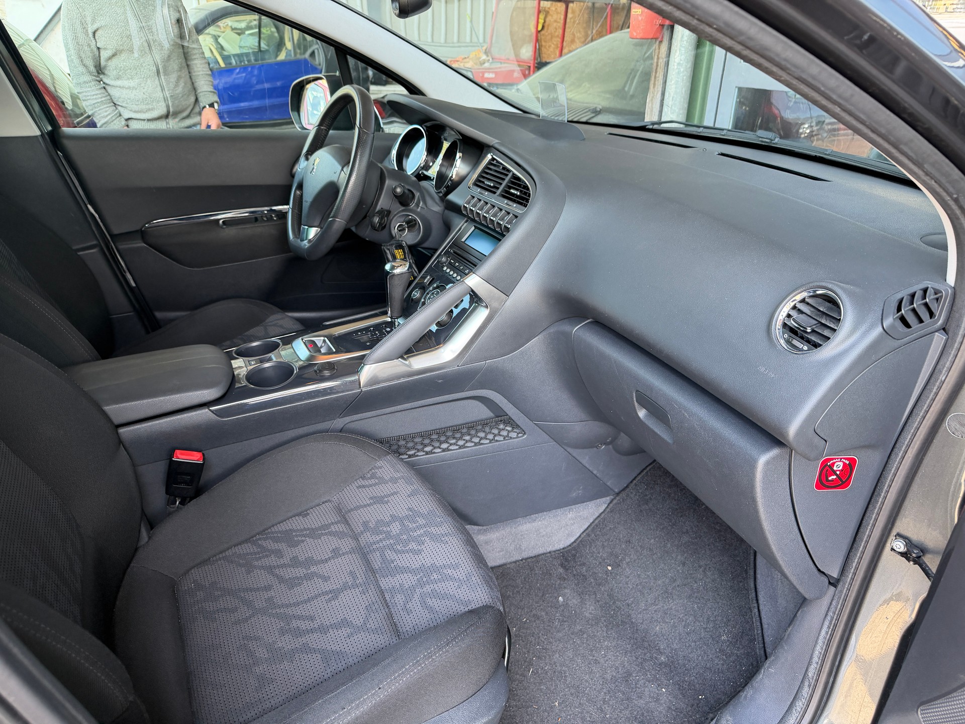 PEUGEOT 3008 1.6 16V T Platinum Tiptronic-image-8