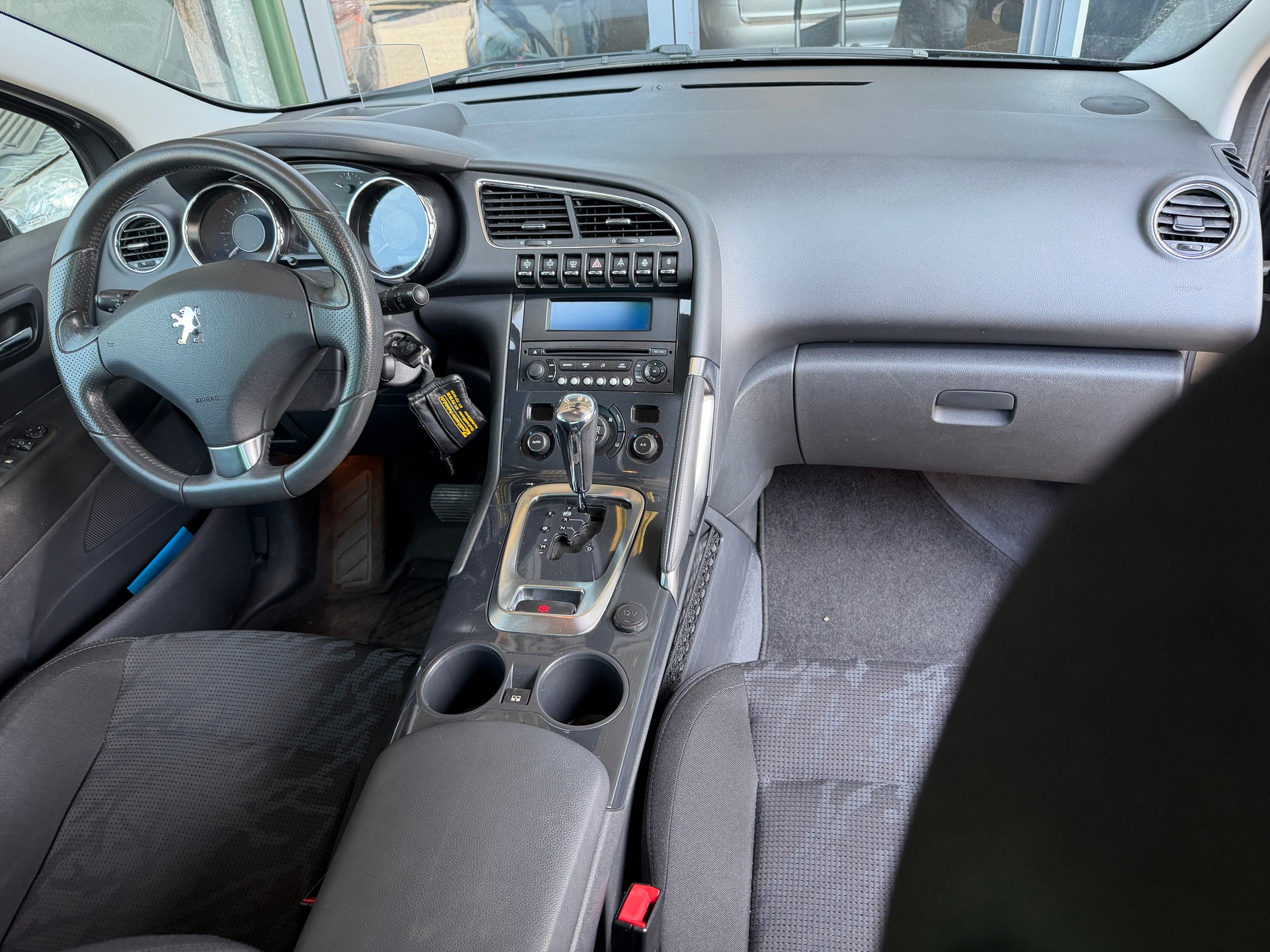 PEUGEOT 3008 1.6 16V T Platinum Tiptronic-image-10