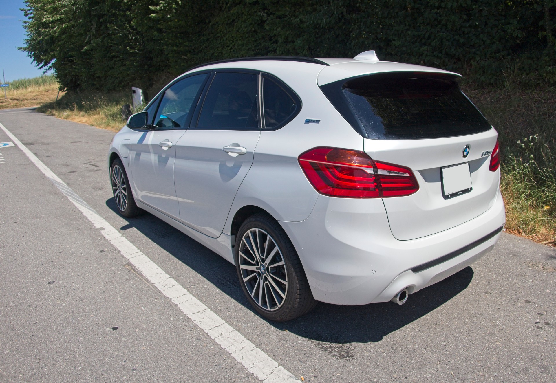 BMW 225xe iPerformance Active Tourer-image-2
