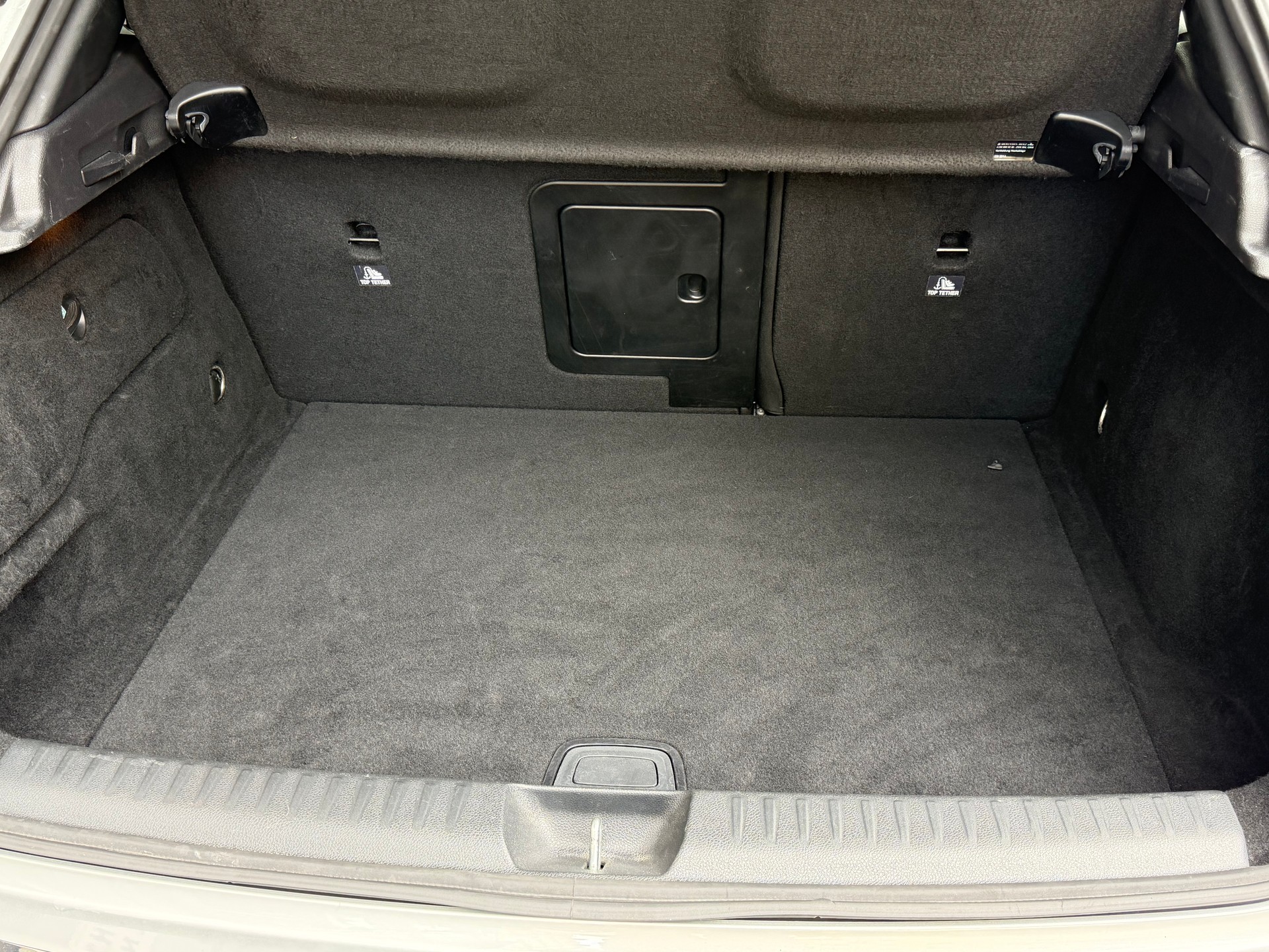 MERCEDES-BENZ GLA 250 AMG Line 4Matic 7G-DCT-image-12