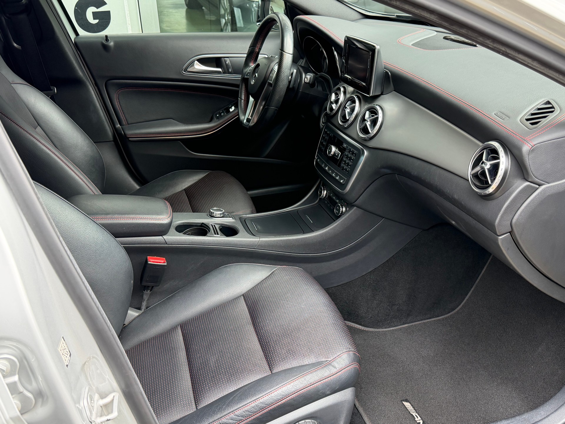 MERCEDES-BENZ GLA 250 AMG Line 4Matic 7G-DCT-image-5