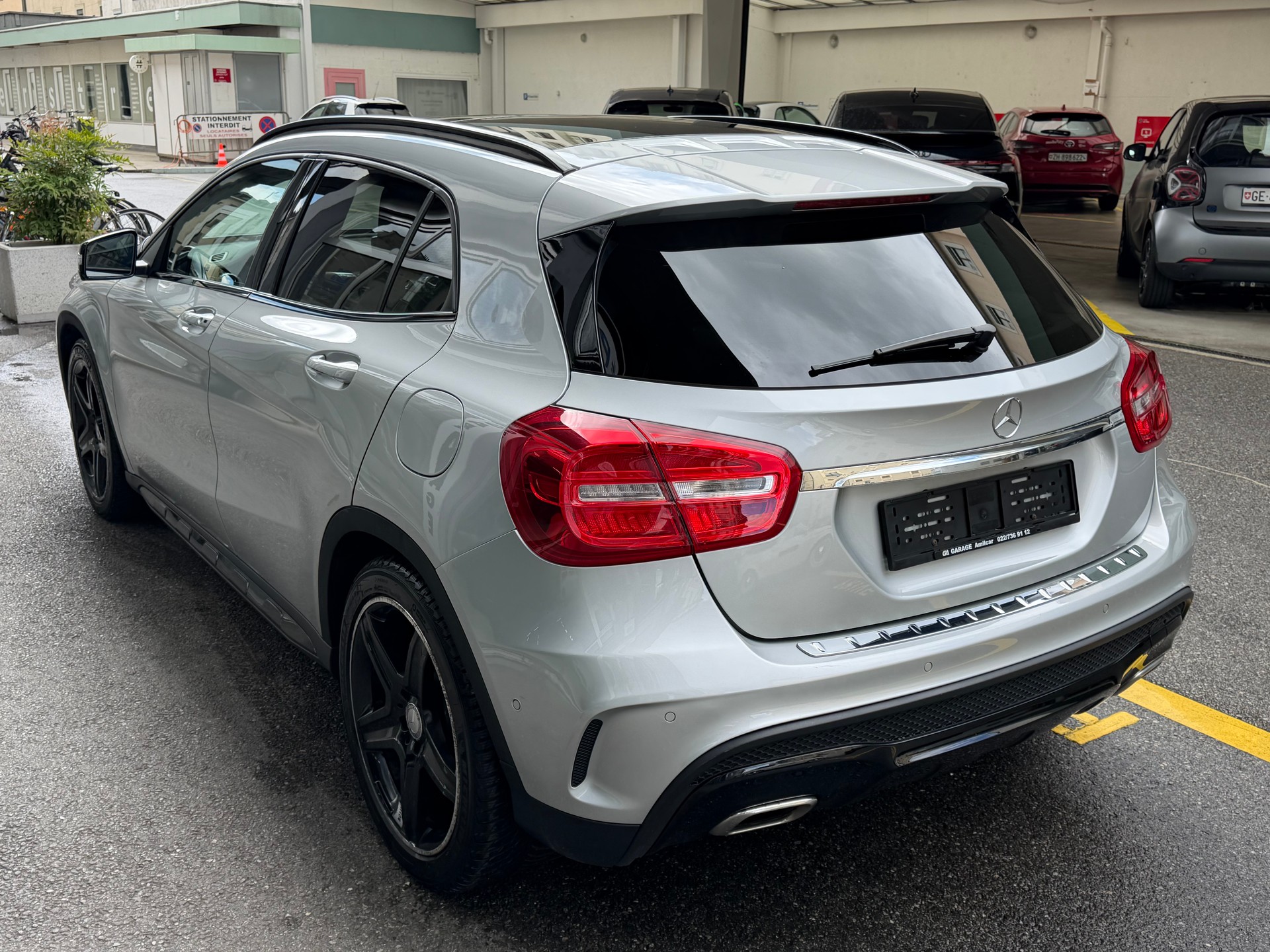 MERCEDES-BENZ GLA 250 AMG Line 4Matic 7G-DCT-image-2