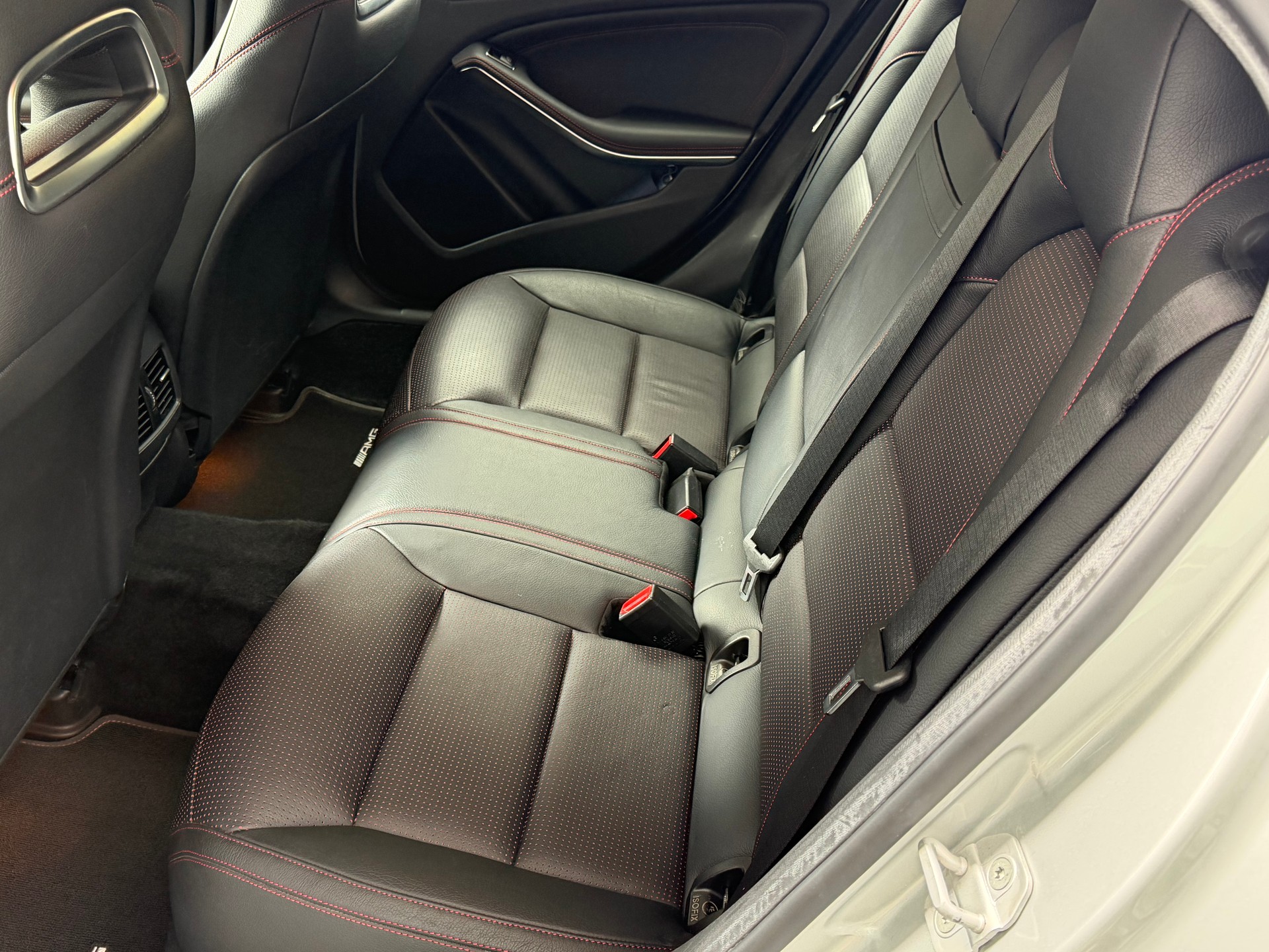 MERCEDES-BENZ GLA 250 AMG Line 4Matic 7G-DCT-image-7