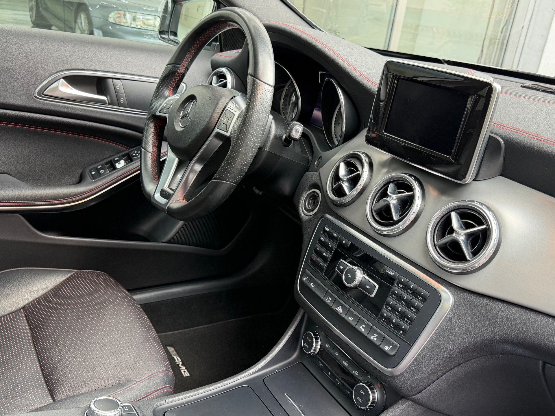 MERCEDES-BENZ GLA 250 AMG Line 4Matic 7G-DCT-image-6