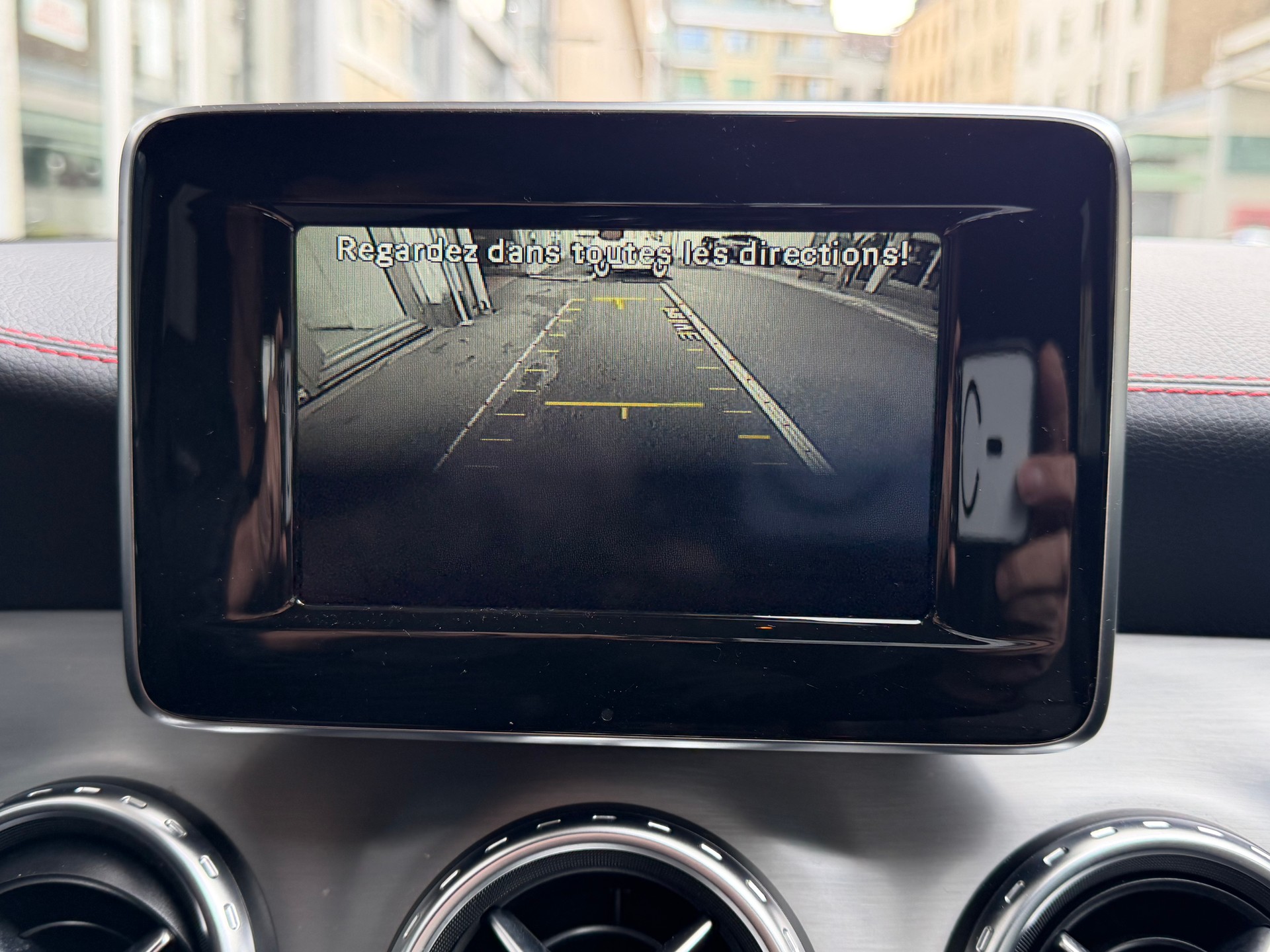 MERCEDES-BENZ GLA 250 AMG Line 4Matic 7G-DCT-image-11