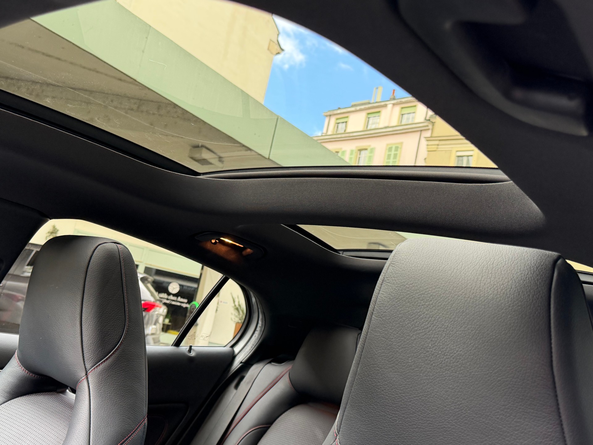 MERCEDES-BENZ GLA 250 AMG Line 4Matic 7G-DCT-image-9