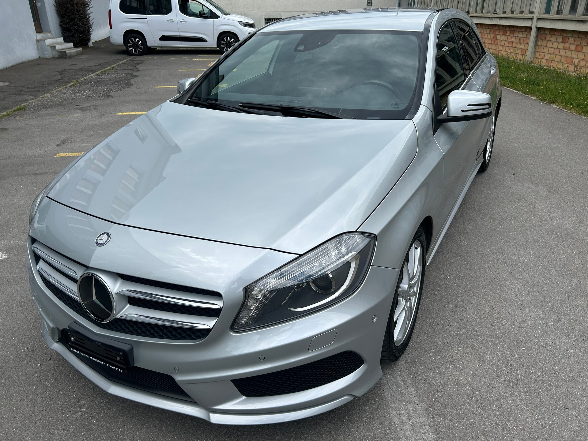 MERCEDES-BENZ A 250 AMG Line-image-5