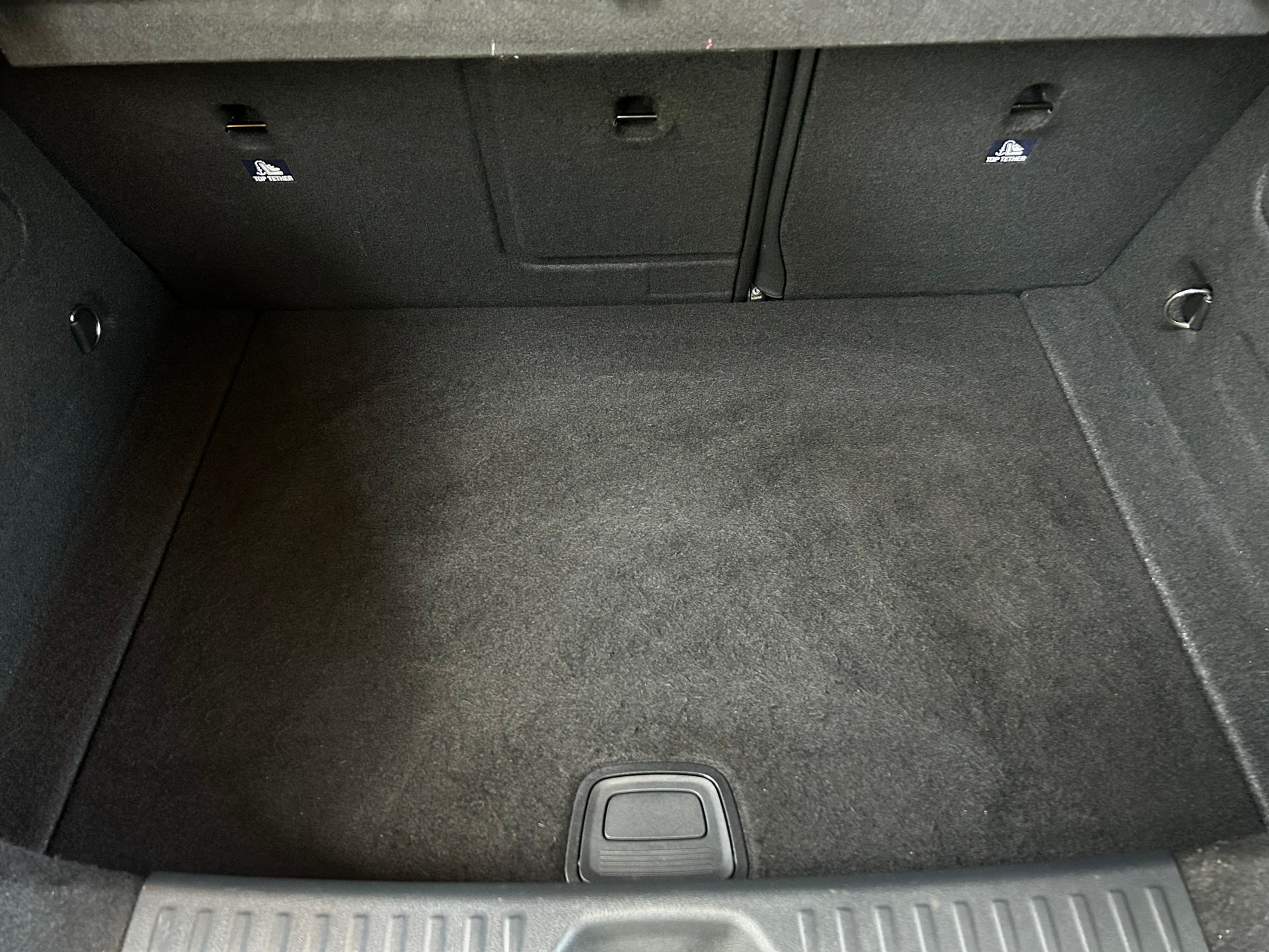 MERCEDES-BENZ A 250 AMG Line-image-16