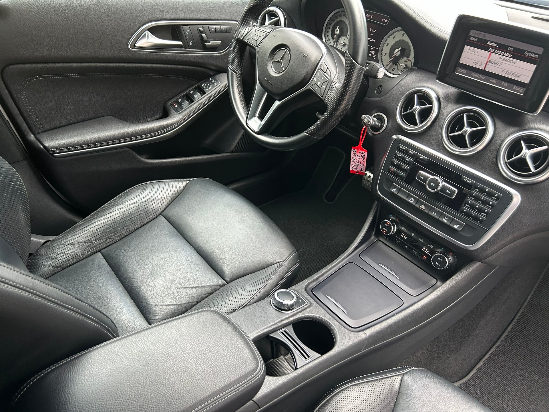 MERCEDES-BENZ A 250 AMG Line-image-11