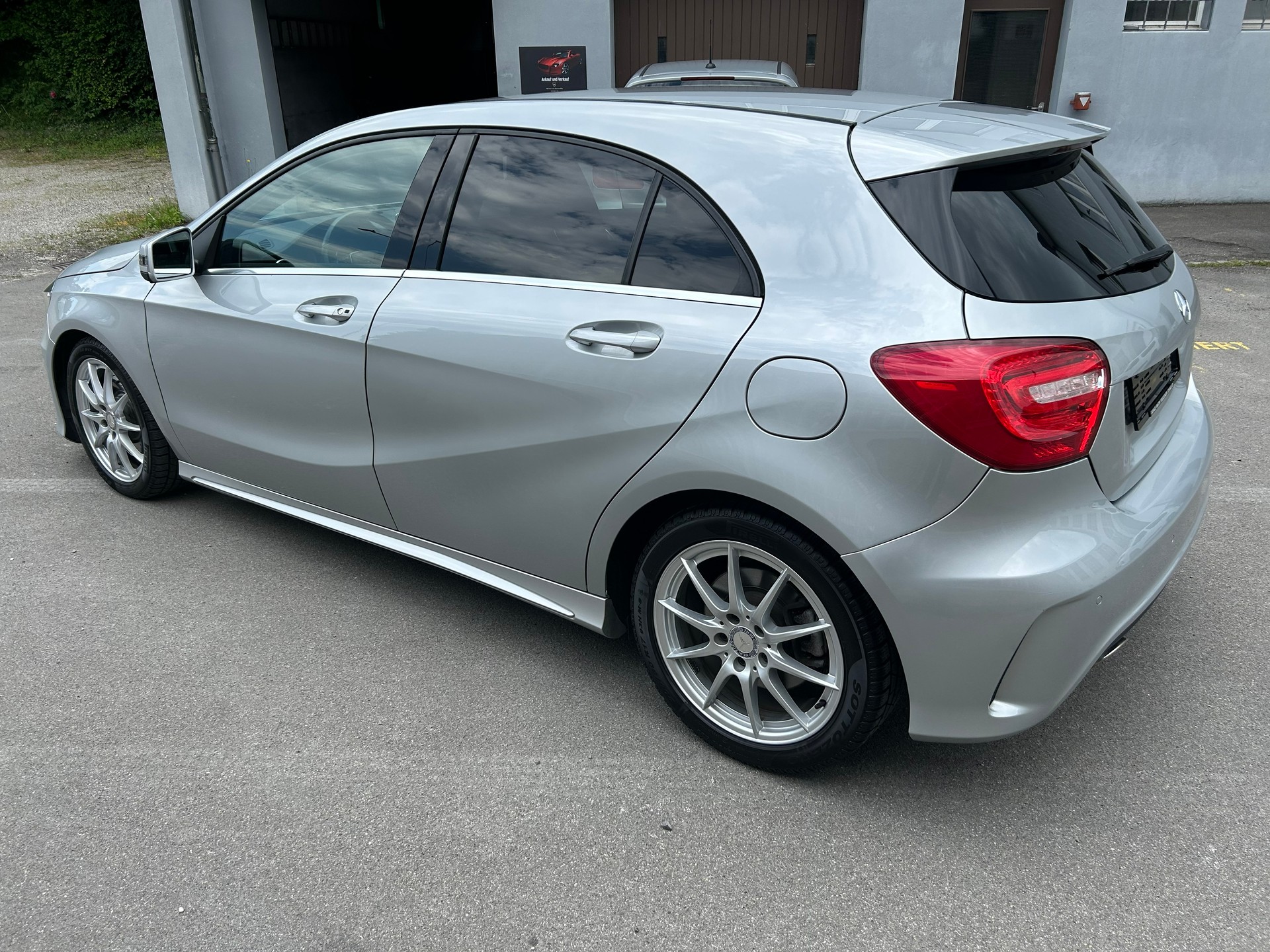 MERCEDES-BENZ A 250 AMG Line-image-2