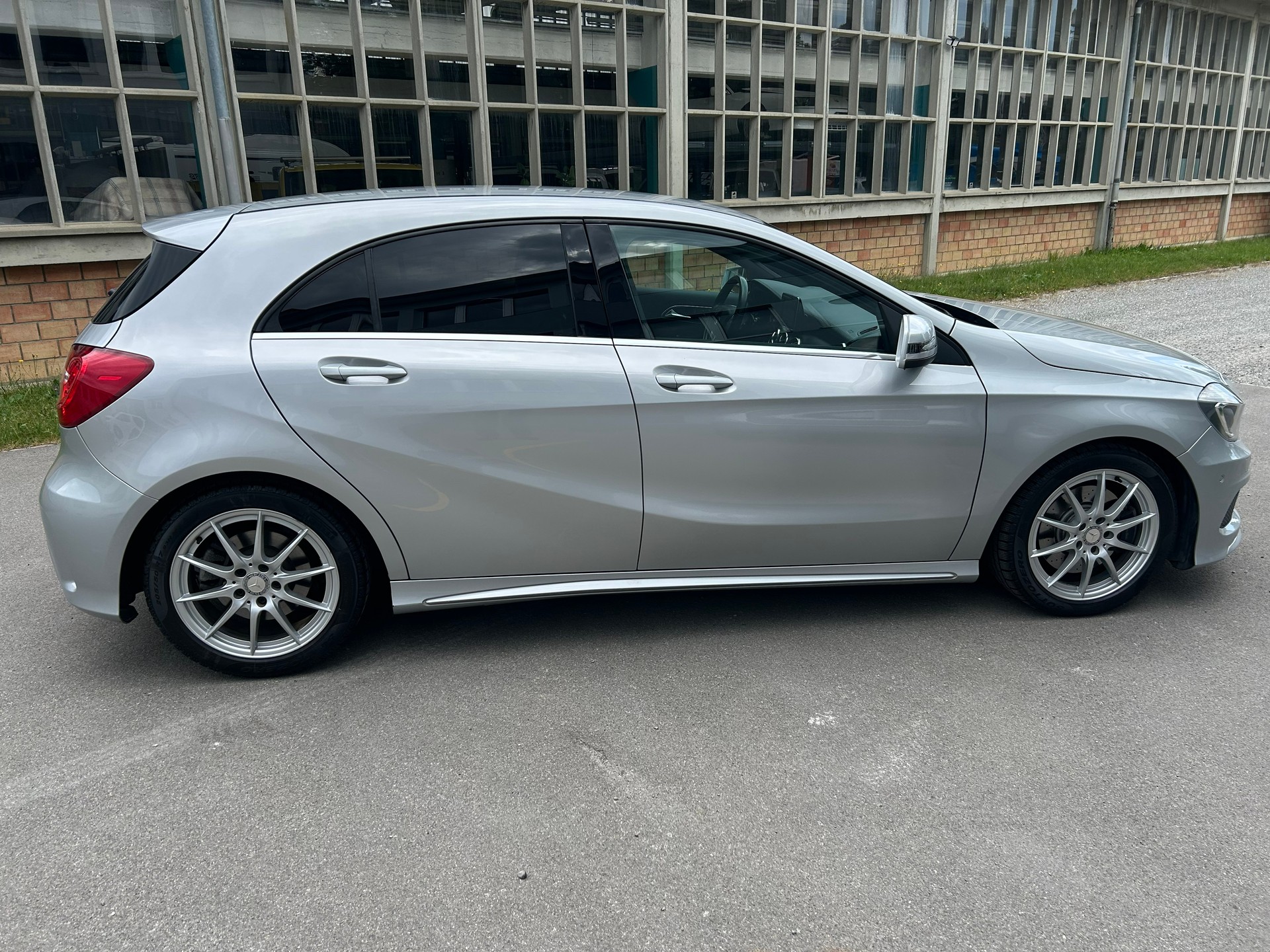 MERCEDES-BENZ A 250 AMG Line-image-1