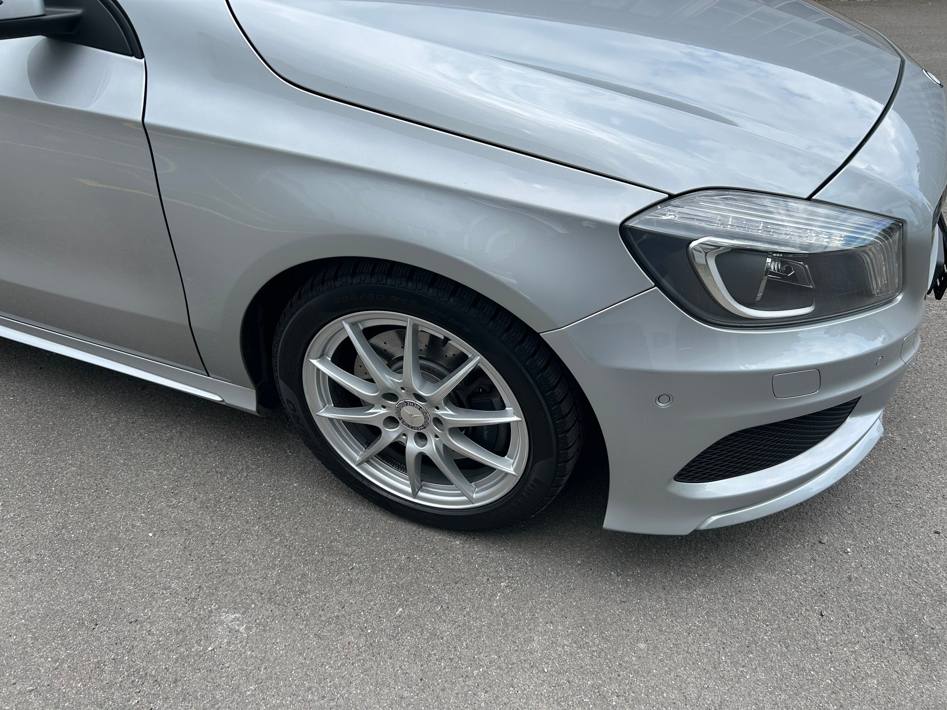 MERCEDES-BENZ A 250 AMG Line-image-6