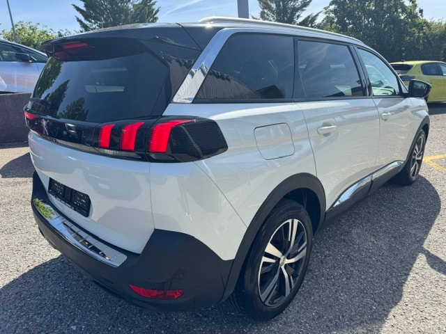 PEUGEOT 5008 1.2 Pure Tech Allure-image-2