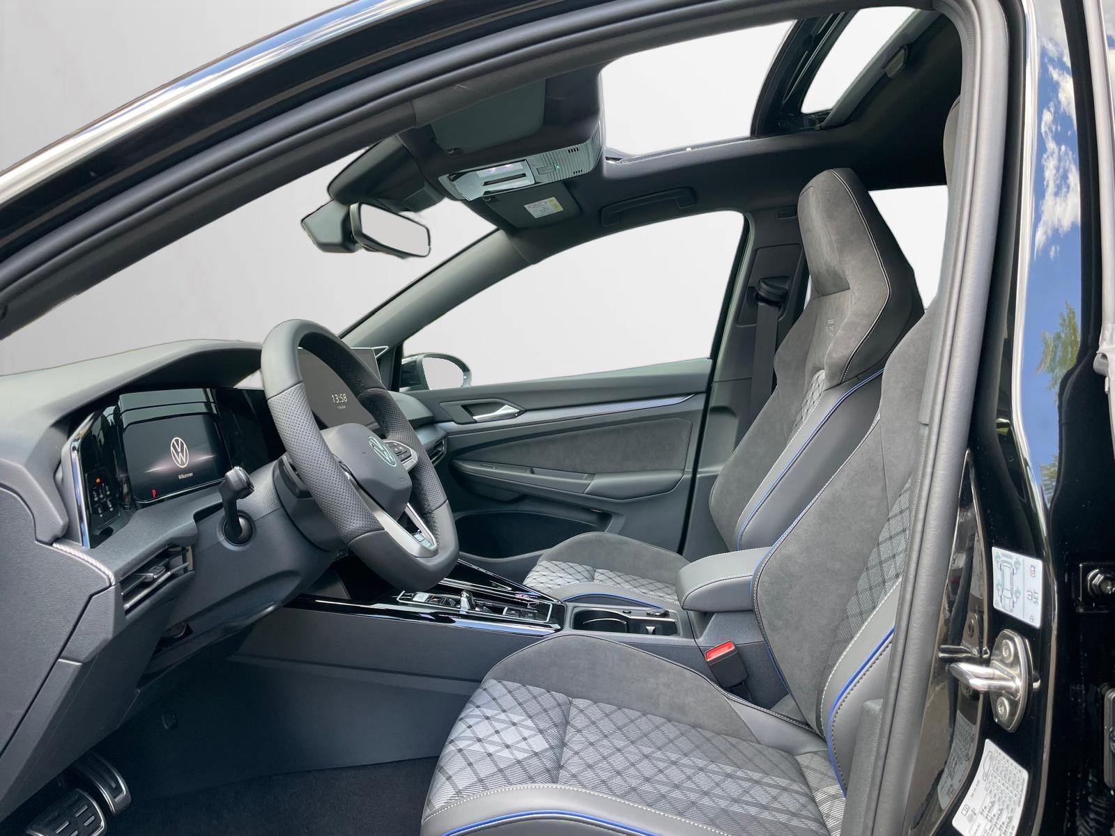VW Golf R-Line 2.0 TSI 204PS 4Motion DSG-image-4