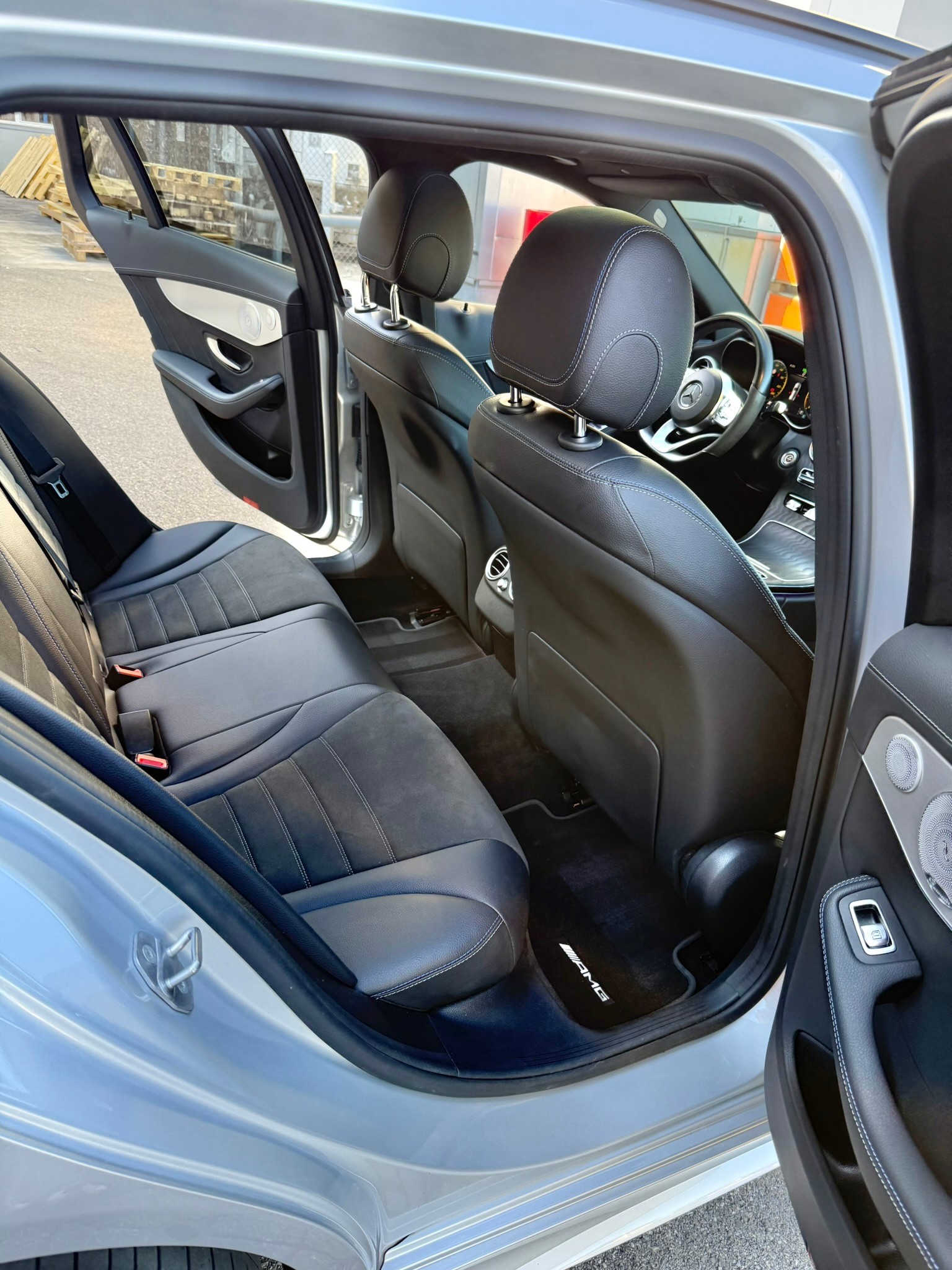 MERCEDES-BENZ C 200 Swiss Star AMG Line 4m-image-8