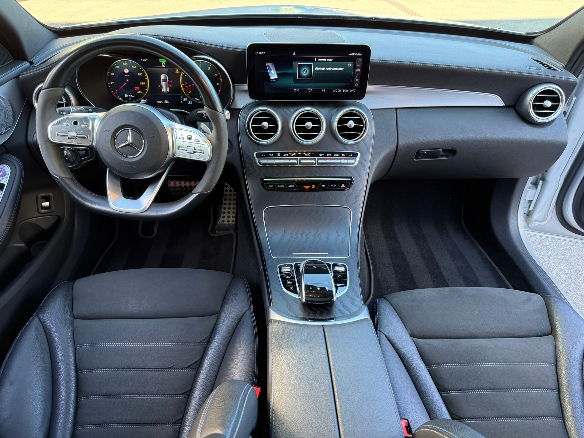 MERCEDES-BENZ C 200 Swiss Star AMG Line 4m-image-11