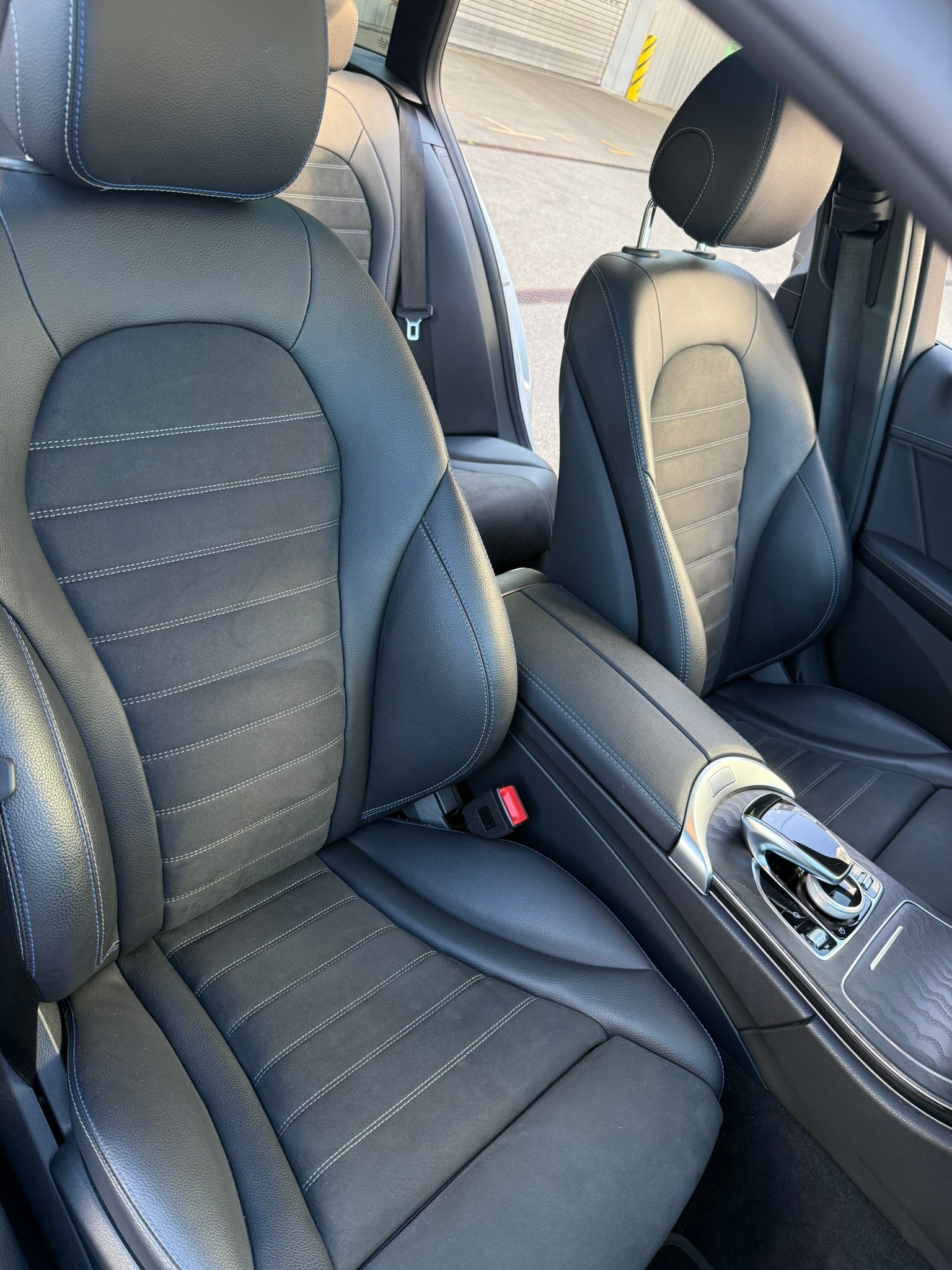 MERCEDES-BENZ C 200 Swiss Star AMG Line 4m-image-10