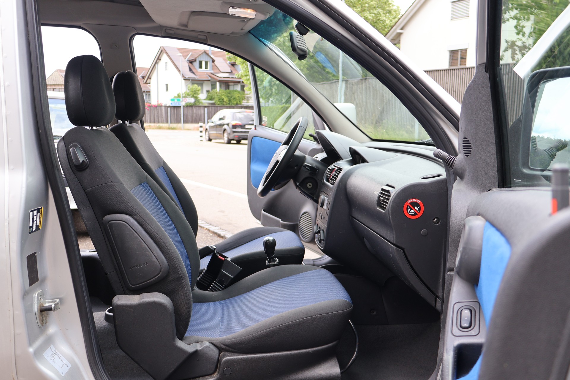 OPEL Corsa 1.4 TP Color Edition-image-13