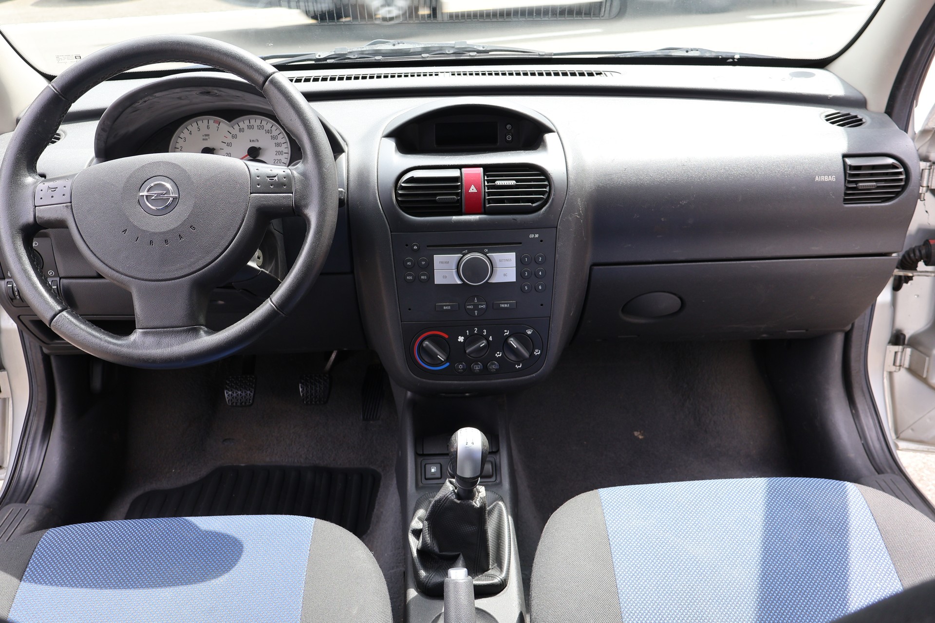 OPEL Corsa 1.4 TP Color Edition-image-11