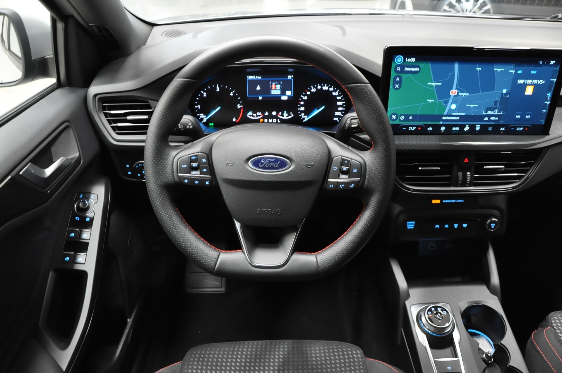 FORD Focus 1.5 EcoBlue TDCi ST-Line Automatic-image-18