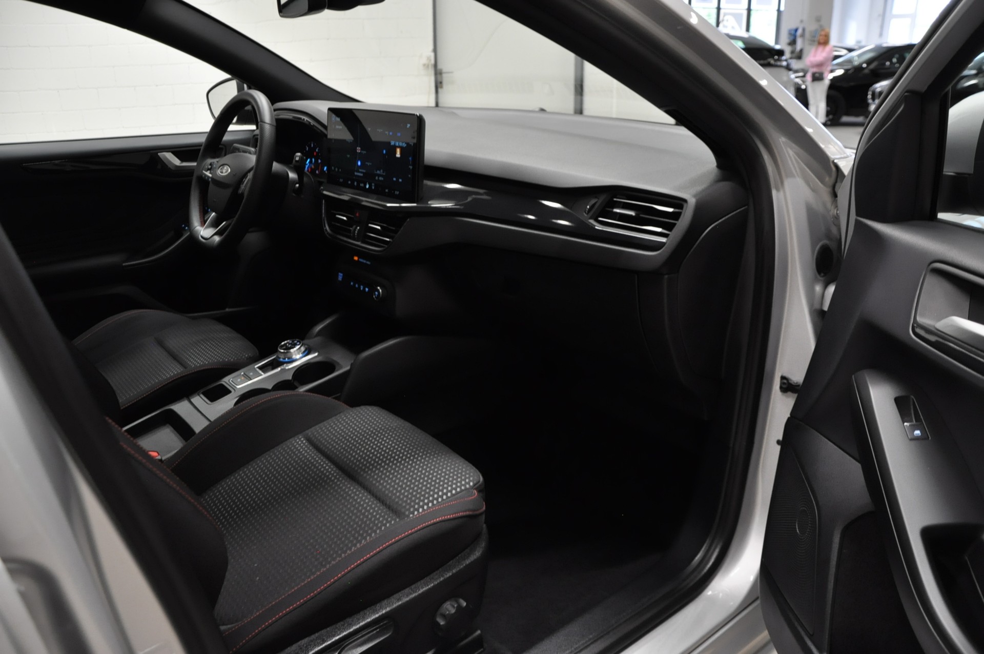 FORD Focus 1.5 EcoBlue TDCi ST-Line Automatic-image-13