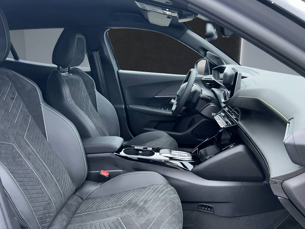 PEUGEOT 2008 1.2 145 MHEV GT-image-10