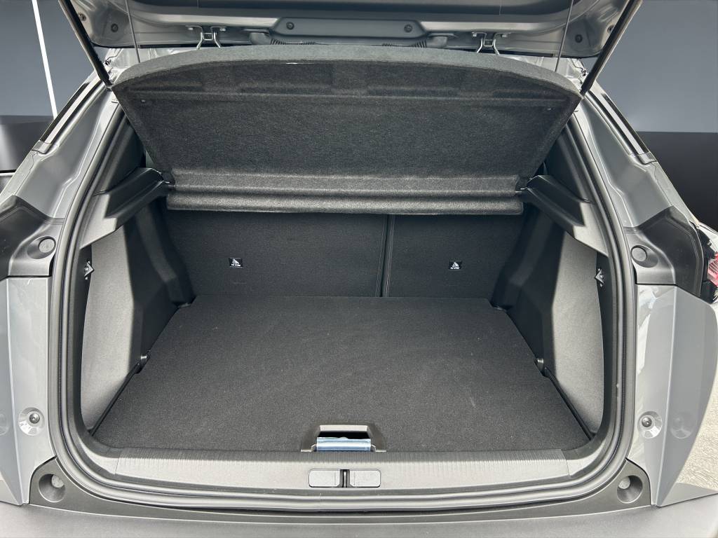 PEUGEOT 2008 1.2 145 MHEV GT-image-11