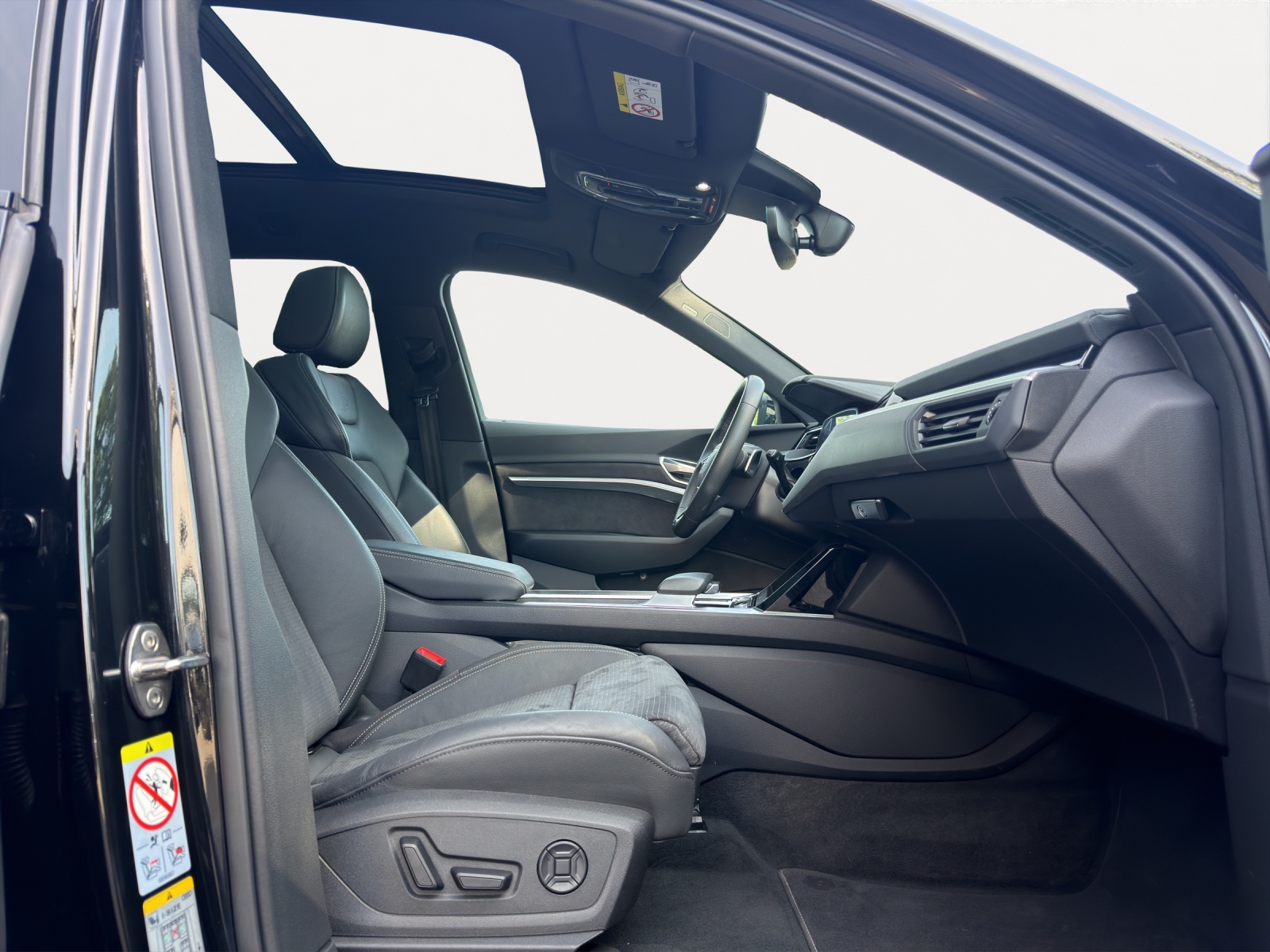 AUDI e-tron 55 S line Black Edition 408PS-image-6