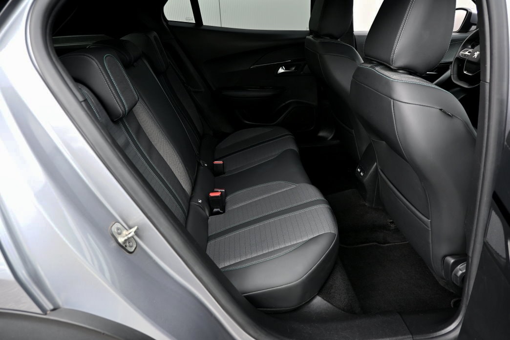 PEUGEOT 2008 1.5 BlueHDi Allure EAT8-image-7