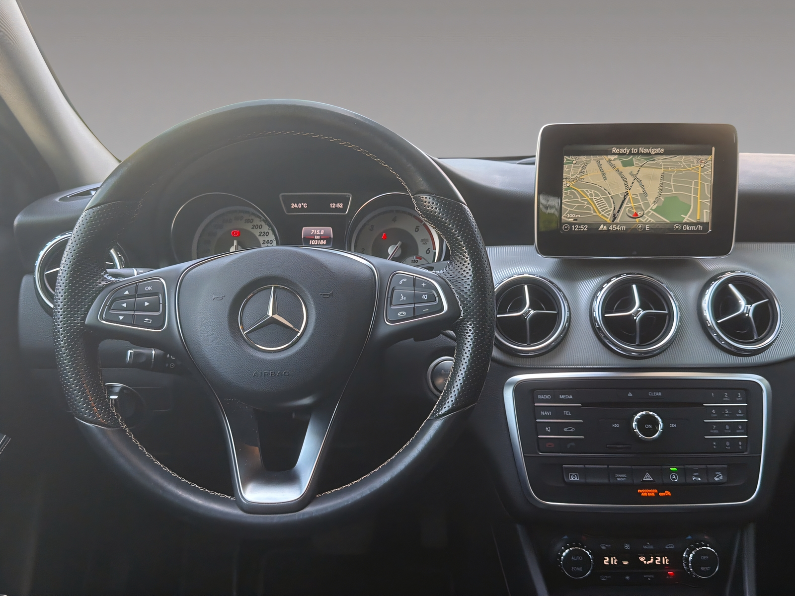 MERCEDES-BENZ GLA-Klasse X156 GLA 200 d Urban 4m-image-8