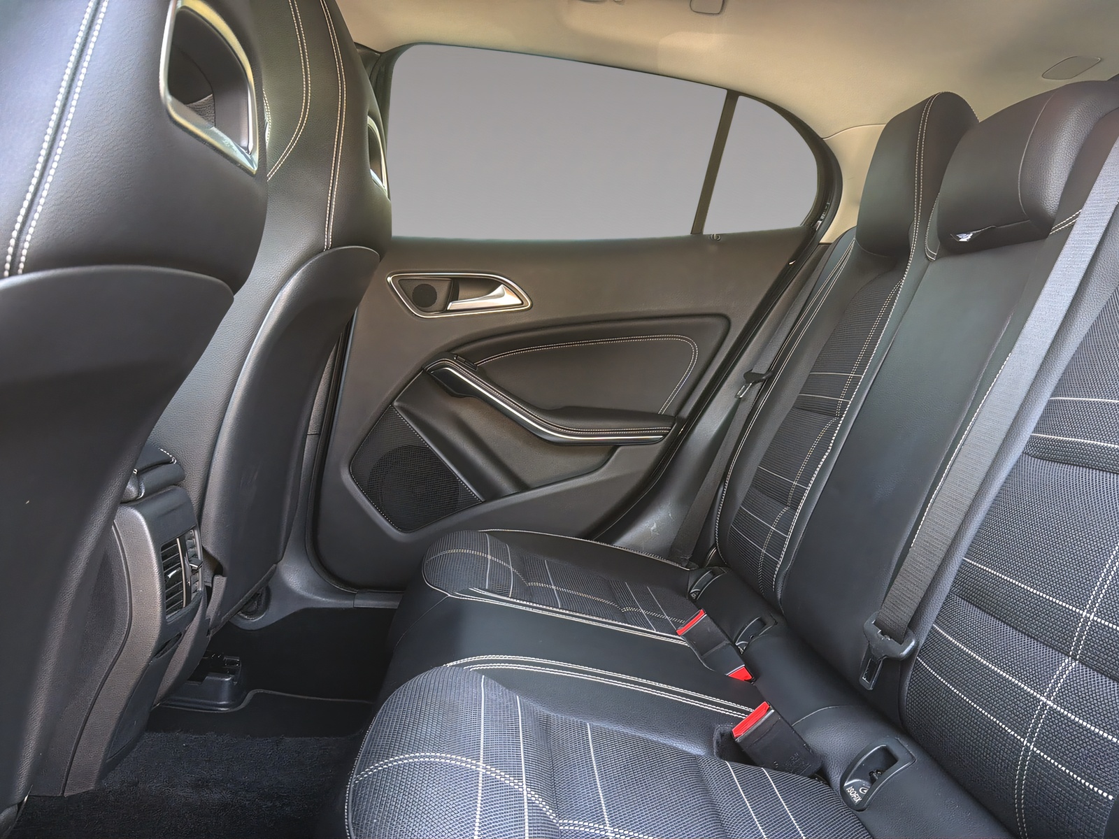 MERCEDES-BENZ GLA-Klasse X156 GLA 200 d Urban 4m-image-15