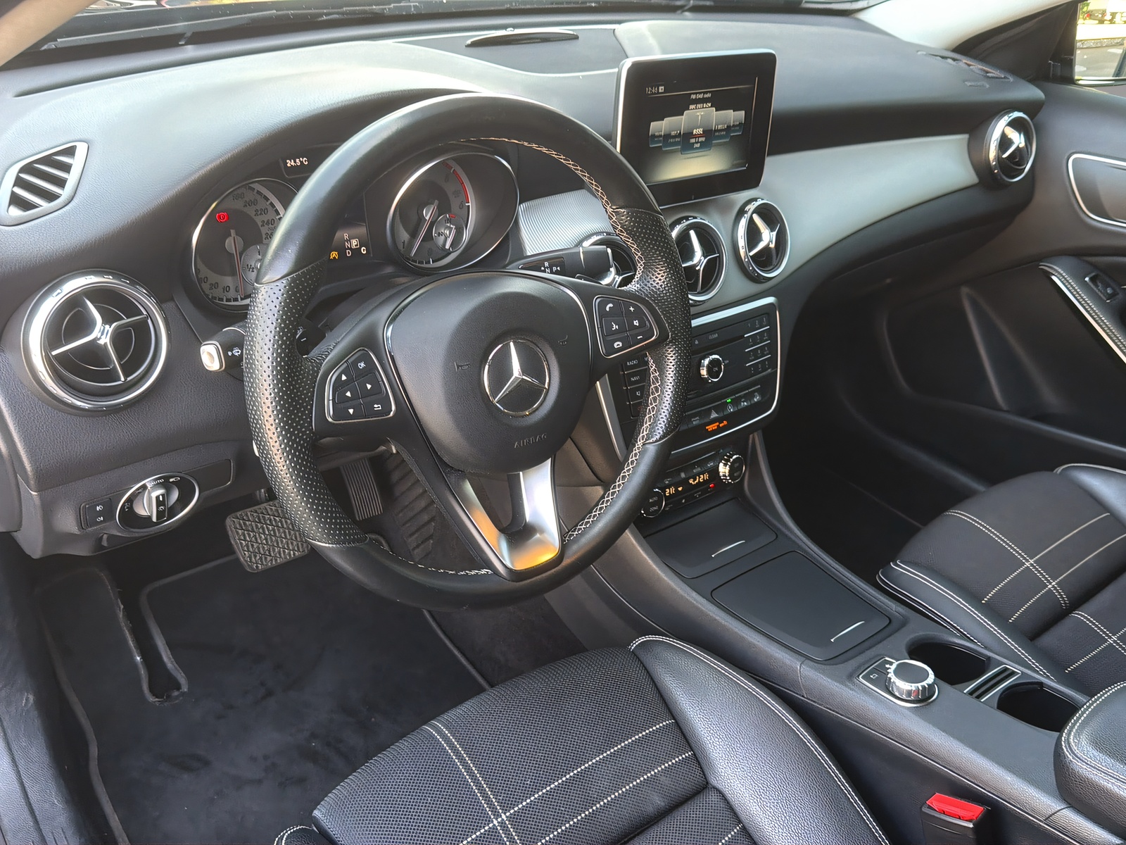 MERCEDES-BENZ GLA-Klasse X156 GLA 200 d Urban 4m-image-6
