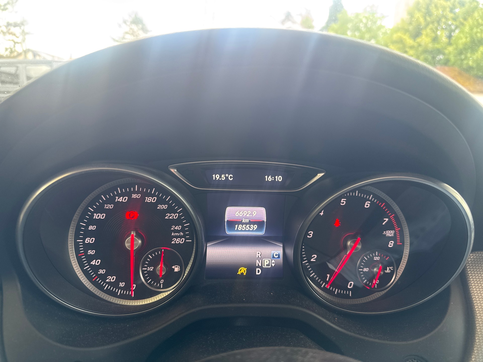 MERCEDES-BENZ GLA 200 Urban 7G-DCT-image-10