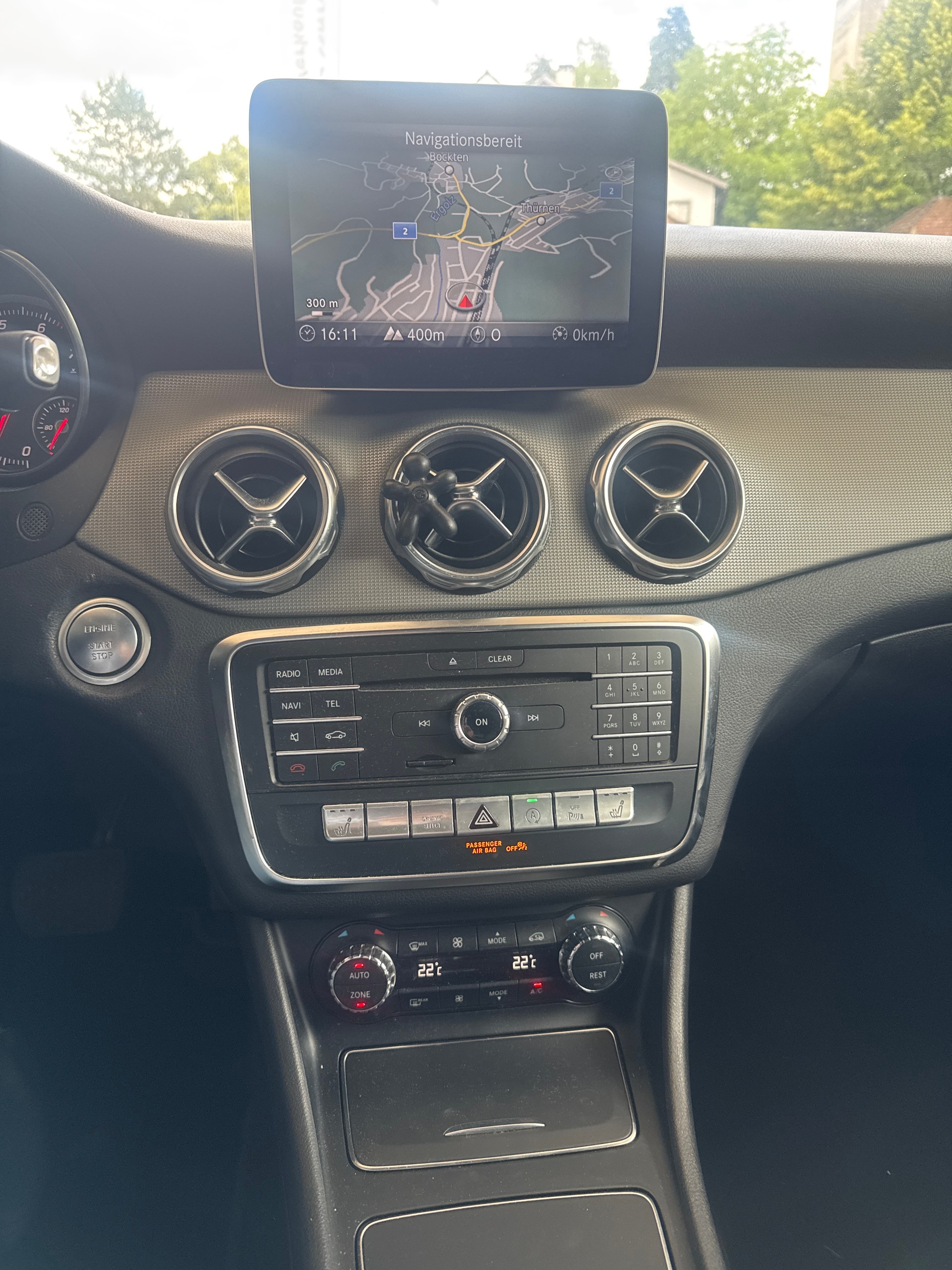 MERCEDES-BENZ GLA 200 Urban 7G-DCT-image-12
