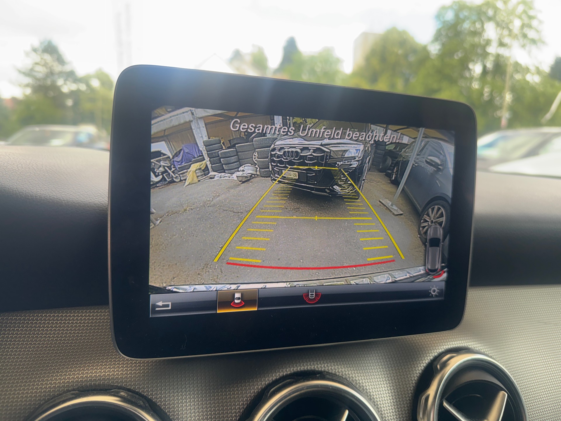 MERCEDES-BENZ GLA 200 Urban 7G-DCT-image-11
