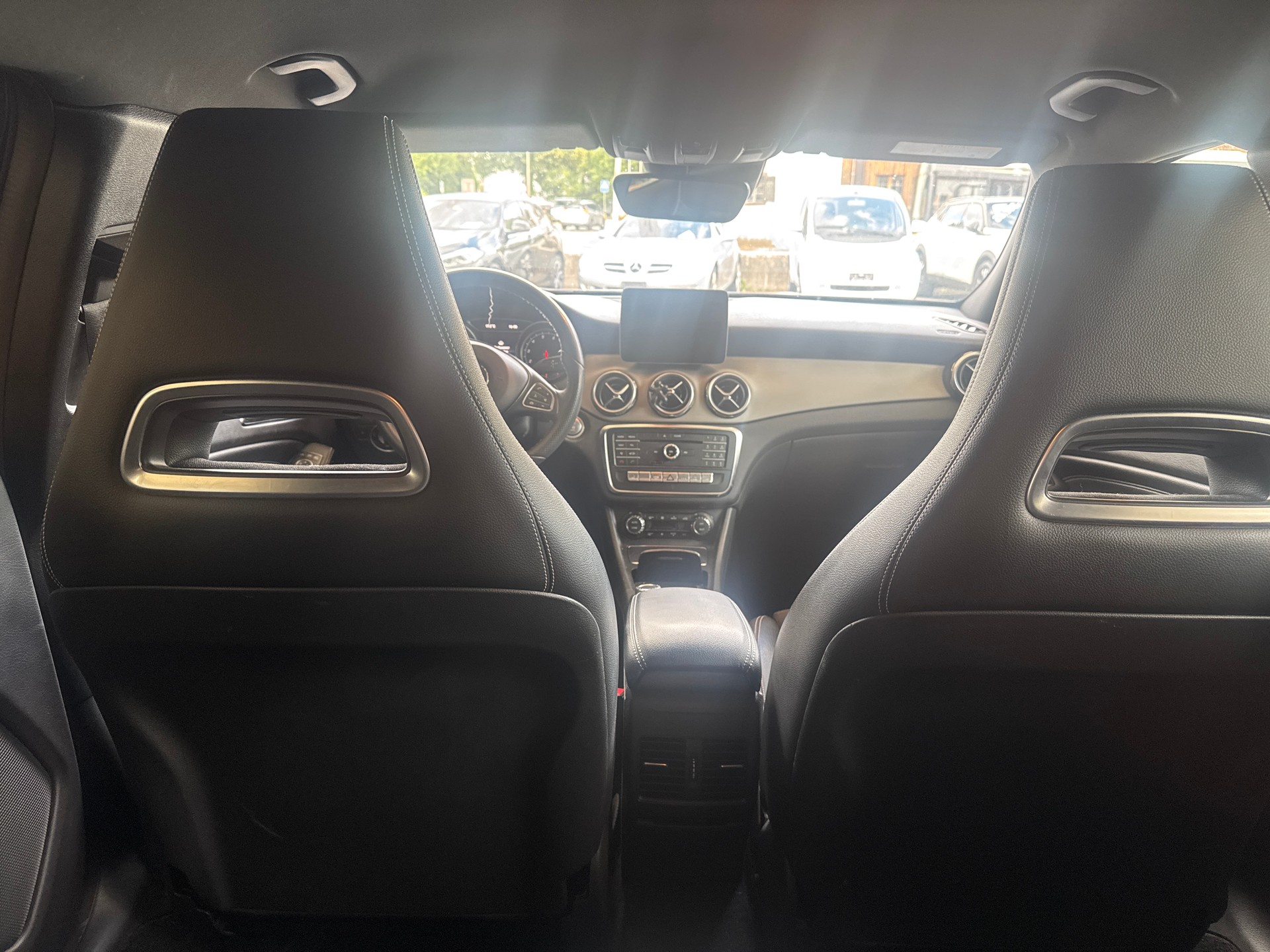 MERCEDES-BENZ GLA 200 Urban 7G-DCT-image-6