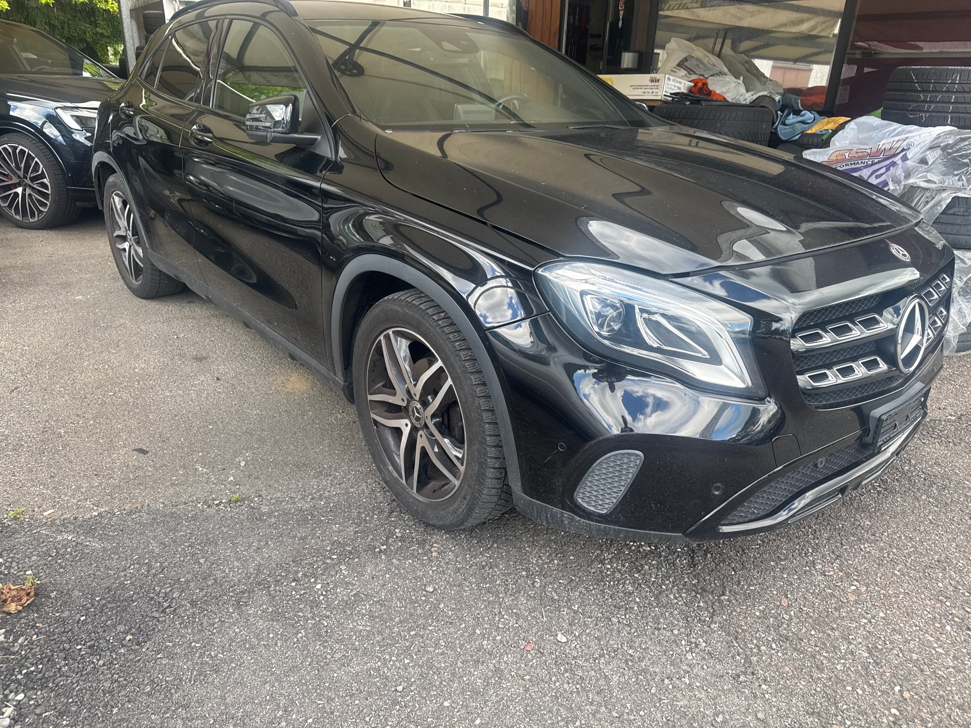 MERCEDES-BENZ GLA 200 Urban 7G-DCT-image-2