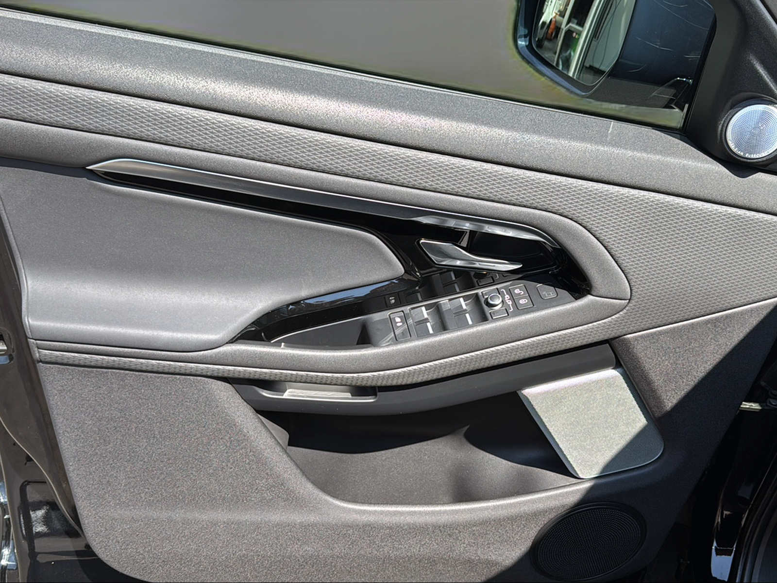 LAND ROVER Range Rover Evoque R-Dynamic D 240 S AT9-image-18
