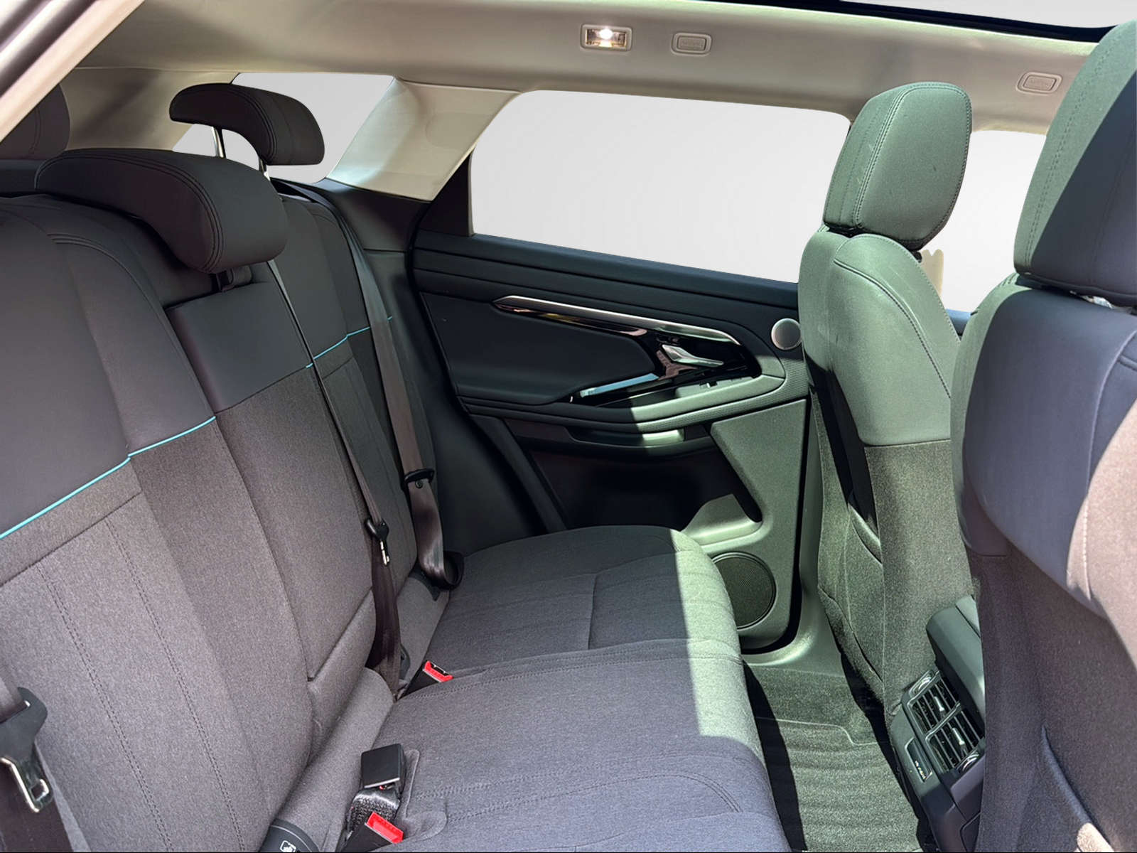 LAND ROVER Range Rover Evoque R-Dynamic D 240 S AT9-image-23